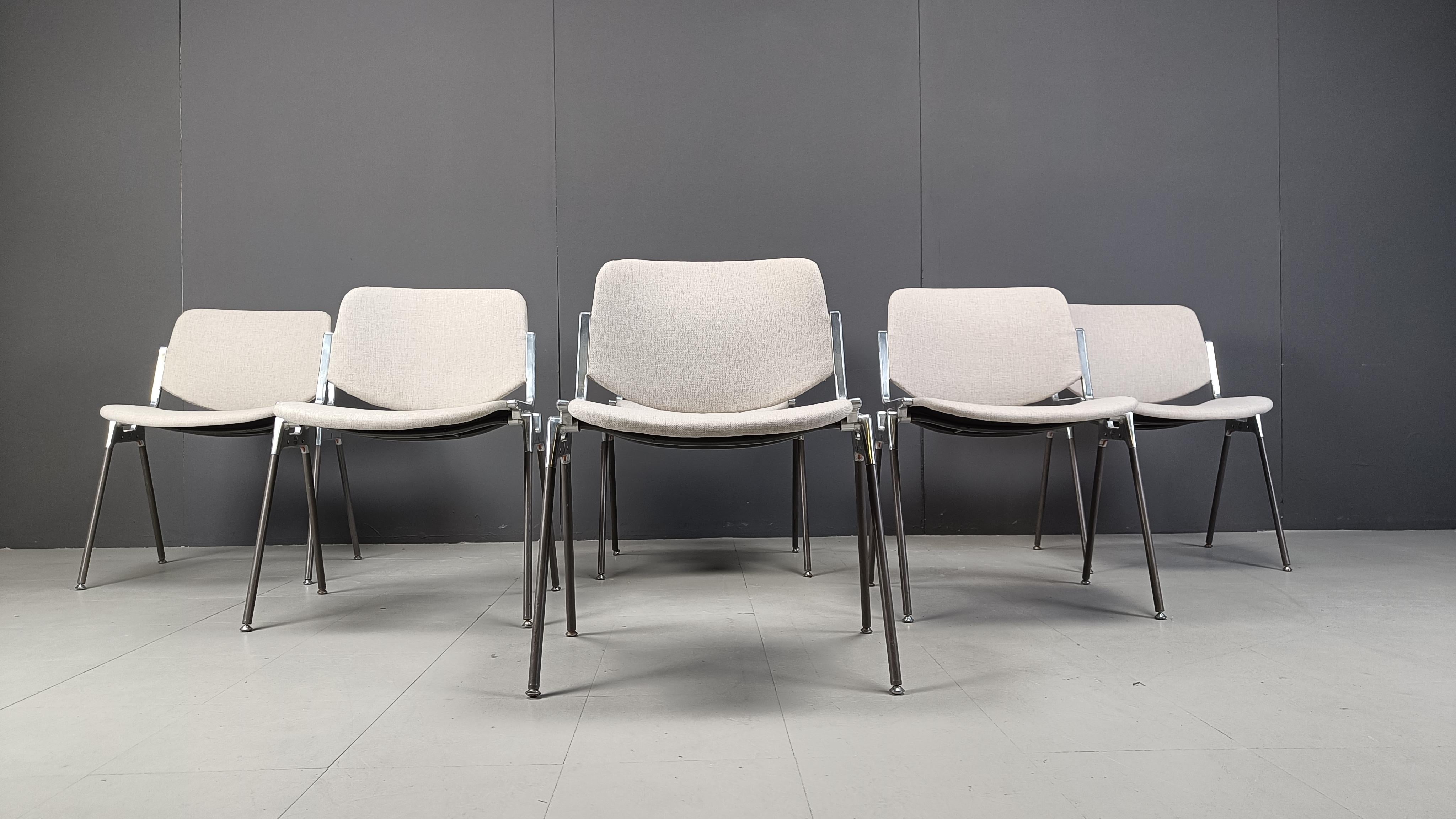 Vintage Dsc 106 Side Chairs By Giancarlo Piretti For Castelli, Set Of 6 In Good Condition For Sale In Leuven, Vlaams Gewest