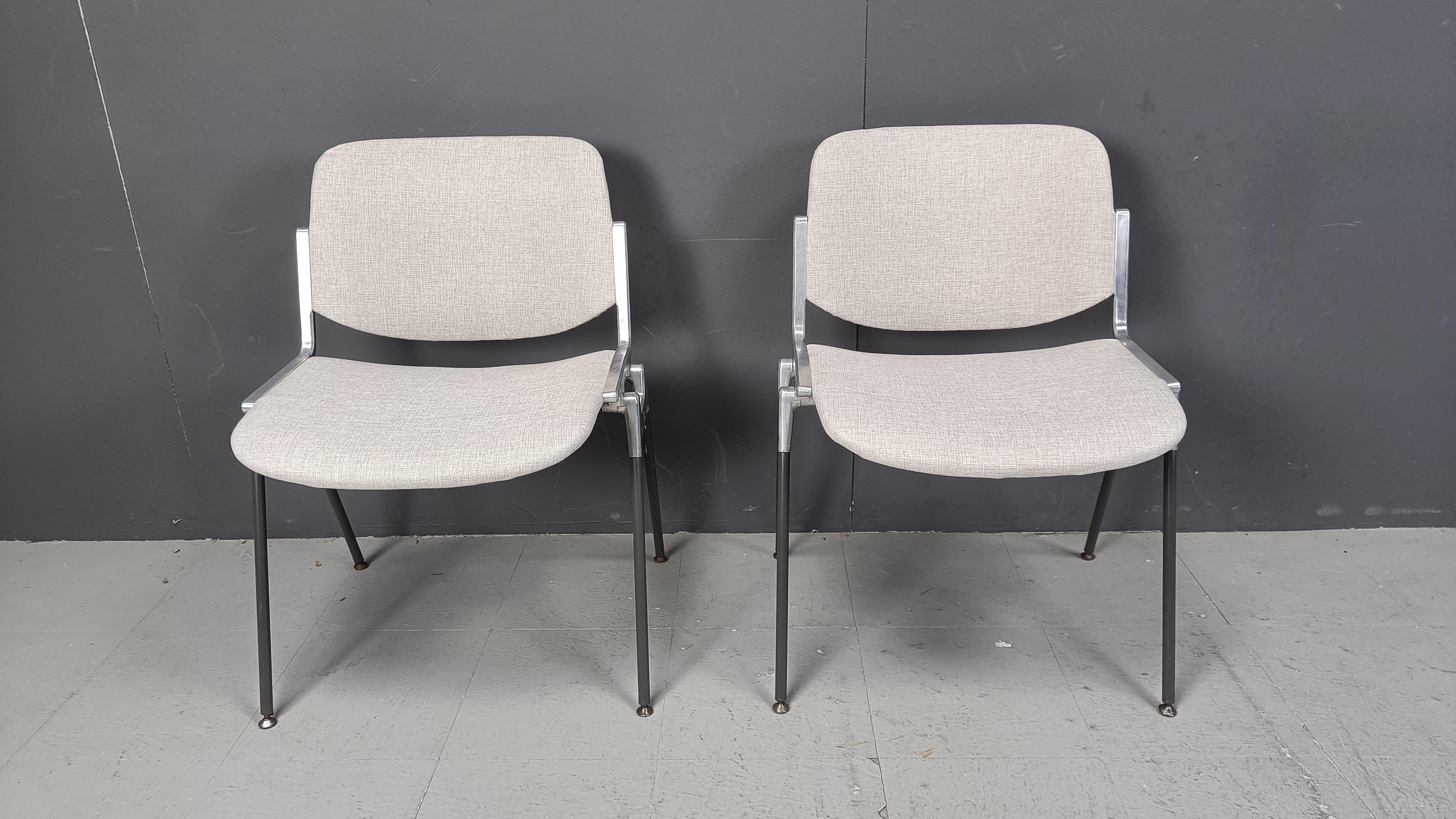 Tessuto Sedie Dsc 106 d'epoca di Giancarlo Piretti per Castelli, set da 6 in vendita