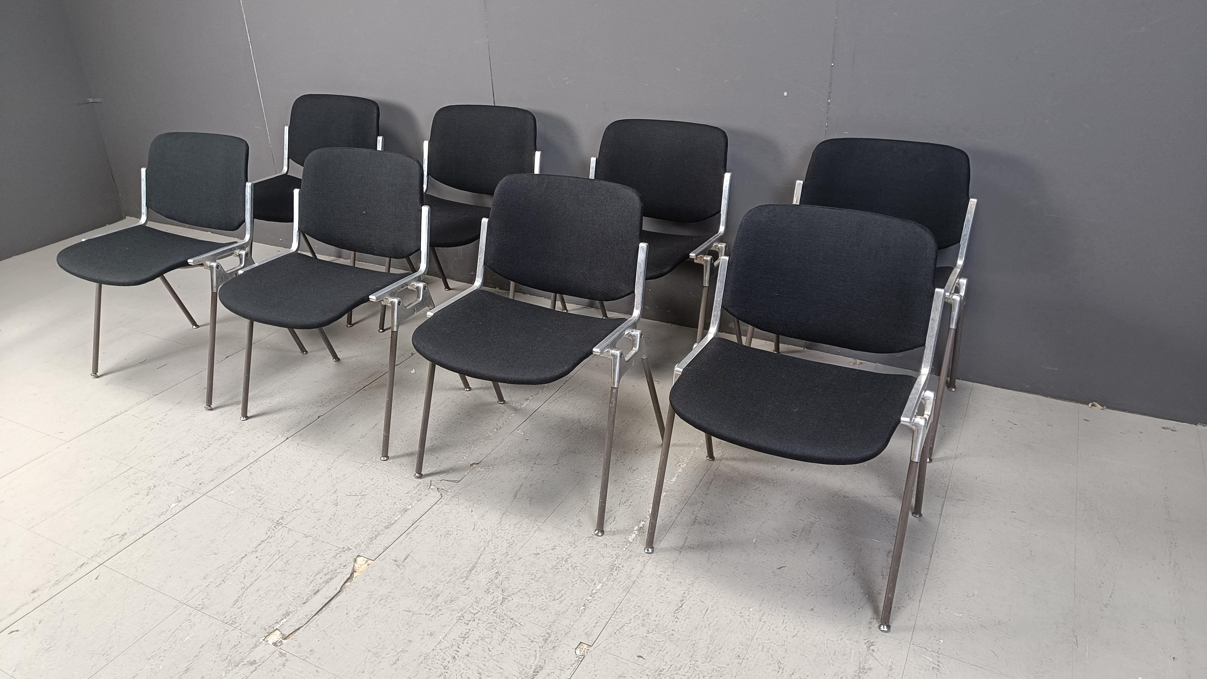 Metallo Sedie Dsc 106 d'epoca di Giancarlo Piretti per Castelli, set da 8 in vendita