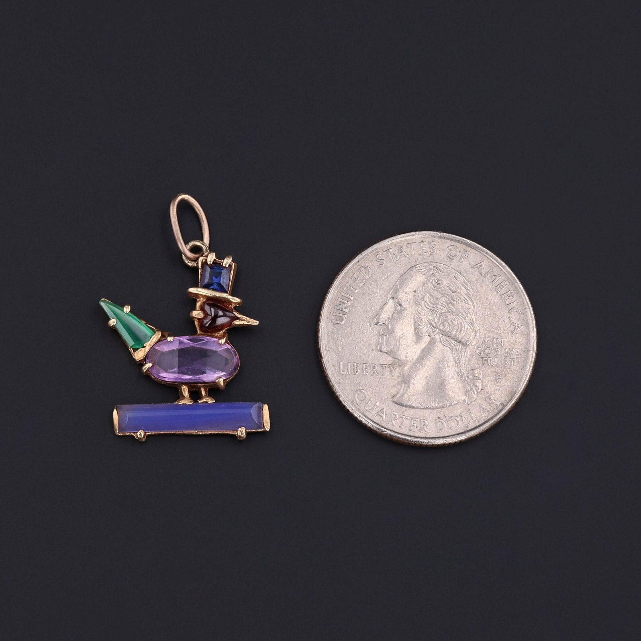 Charming Vintage Duck Pendant in 14k Gold with Amethyst, Garnet, Chrysoprase & Chalcedony, circa 1940–1955

Bursting with personality and mid-century charm, this whimsical vintage pendant (circa 1940–1955) takes the form of a stylized duck,