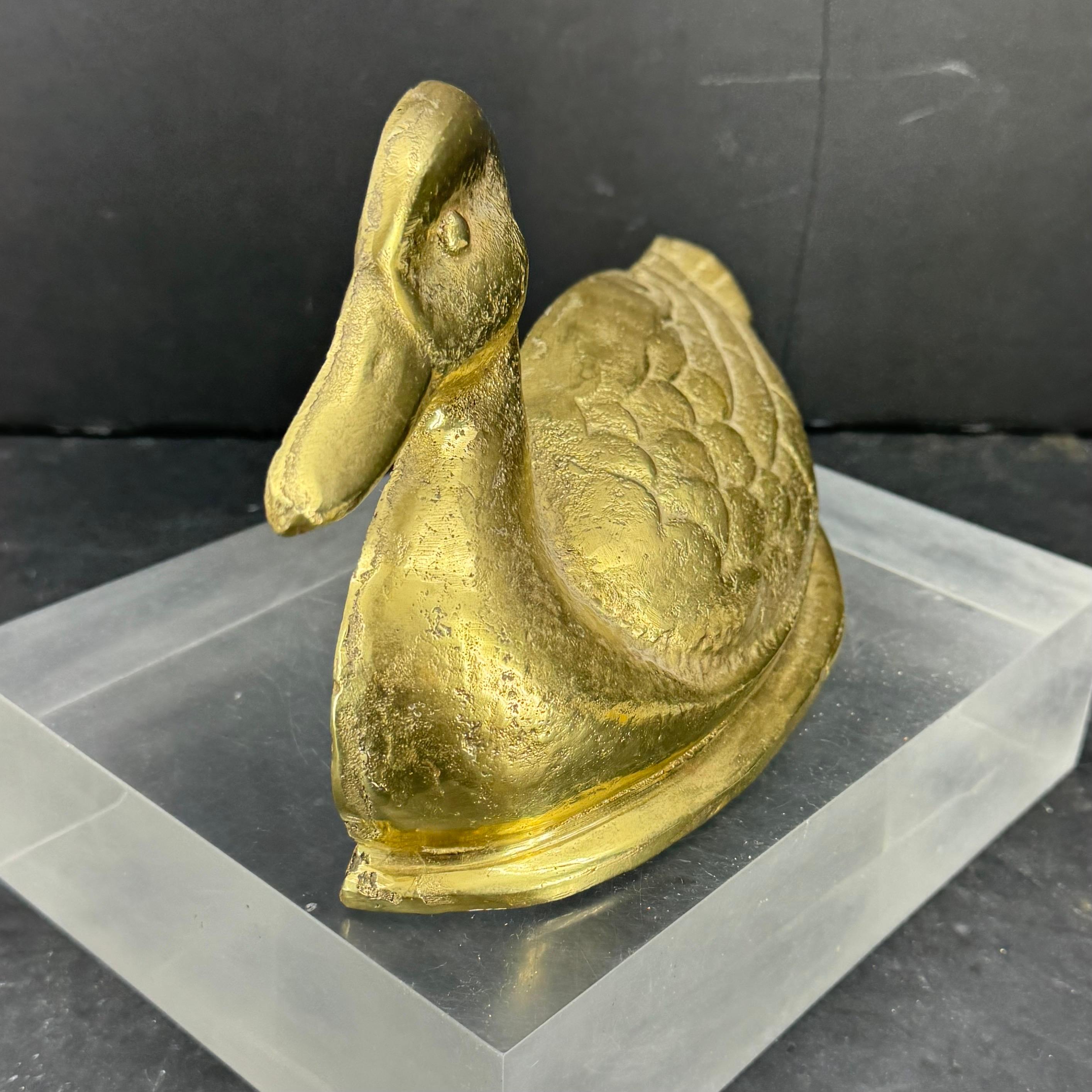Escultura de pato de latón macizo, Inglaterra, hacia 1970 Directorio en venta