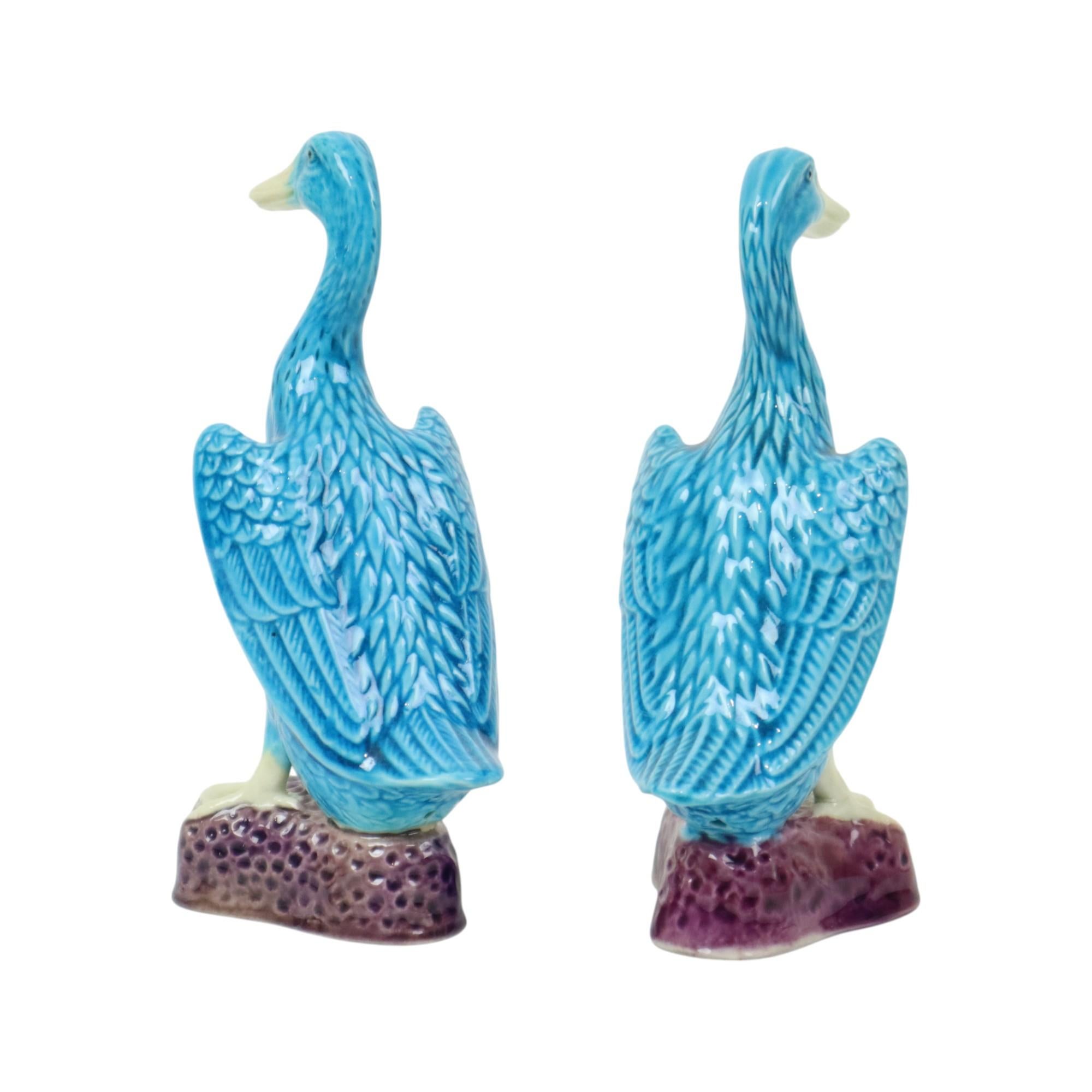 Smaltato Figurina d'anatra d'epoca Figura di coppia Porcellana cinese blu 12 cm in vendita