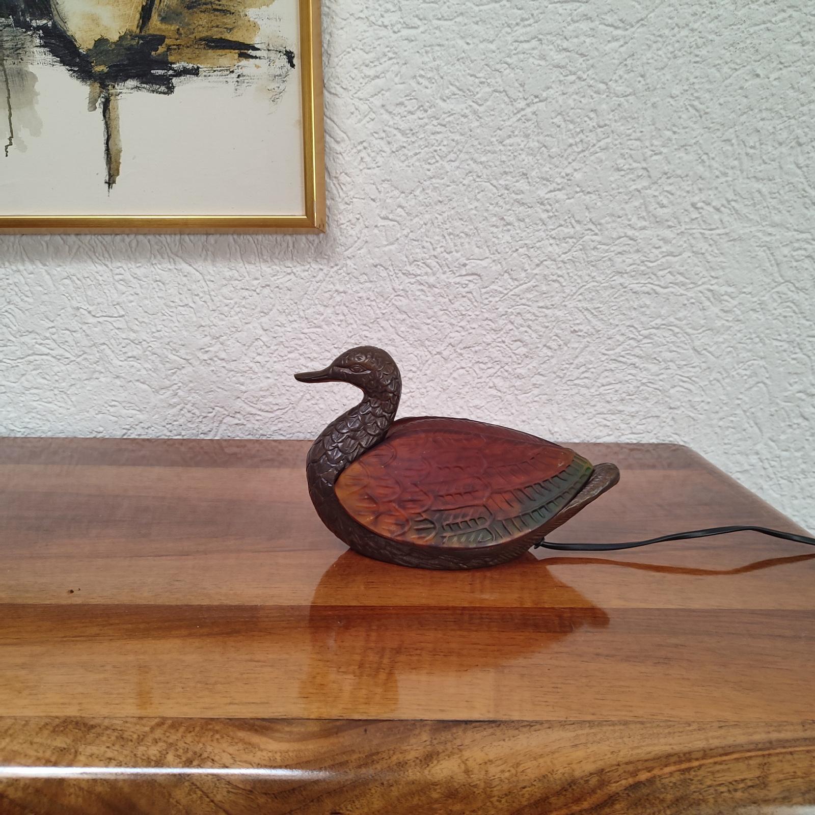 Mid-Century Modern Vintage Duck Table Lamp in Amber and Green Glass and Metal Bronze Dale Tiffany For Sale