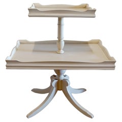 Vintage Dumb Waiter George III Weißer zweistöckiger Dessert-/Serviertisch