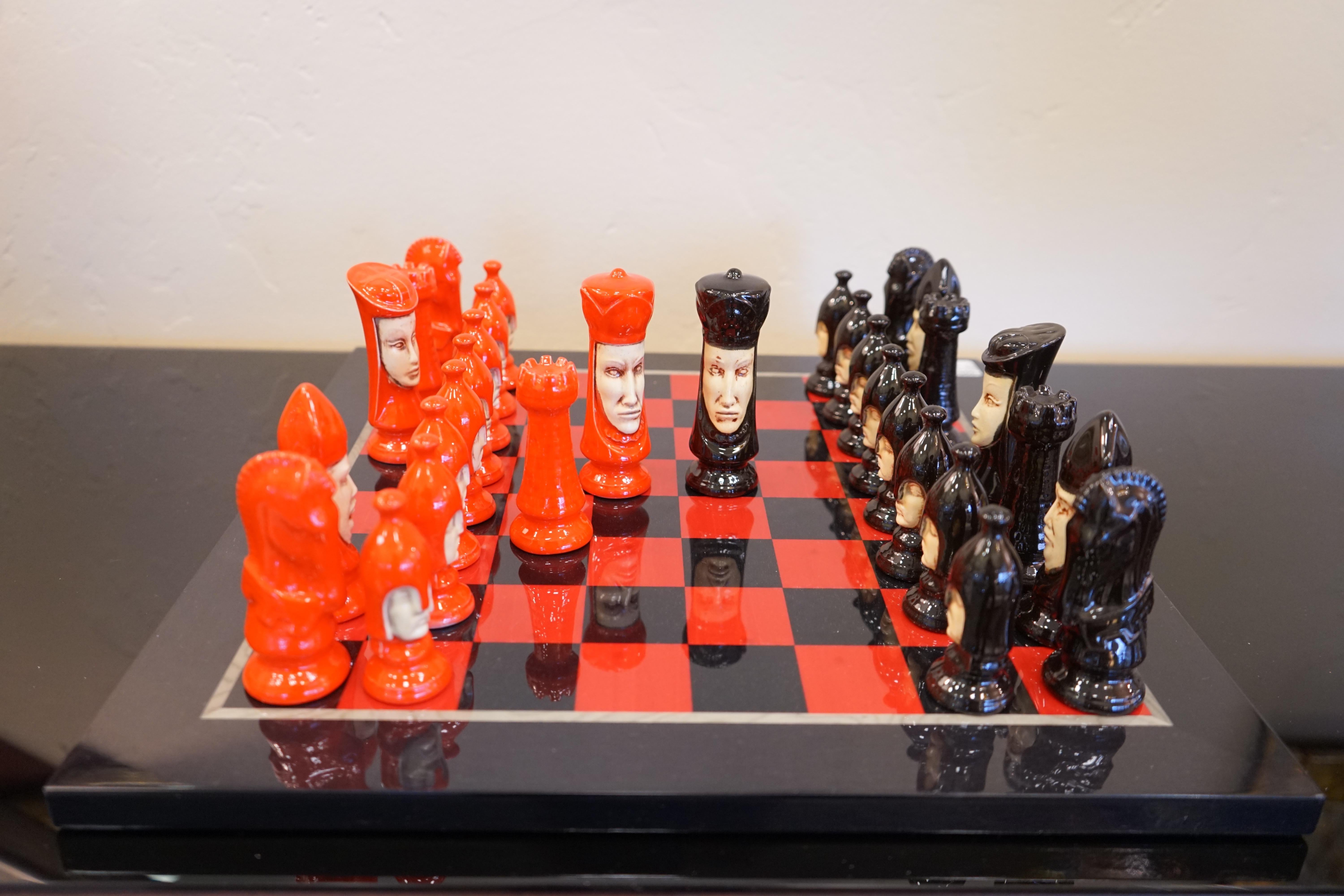 Vintage Duncan red and black chess set with ceramic players. Entirely hand painted pieces which vary in size and are in very good vintage condition.