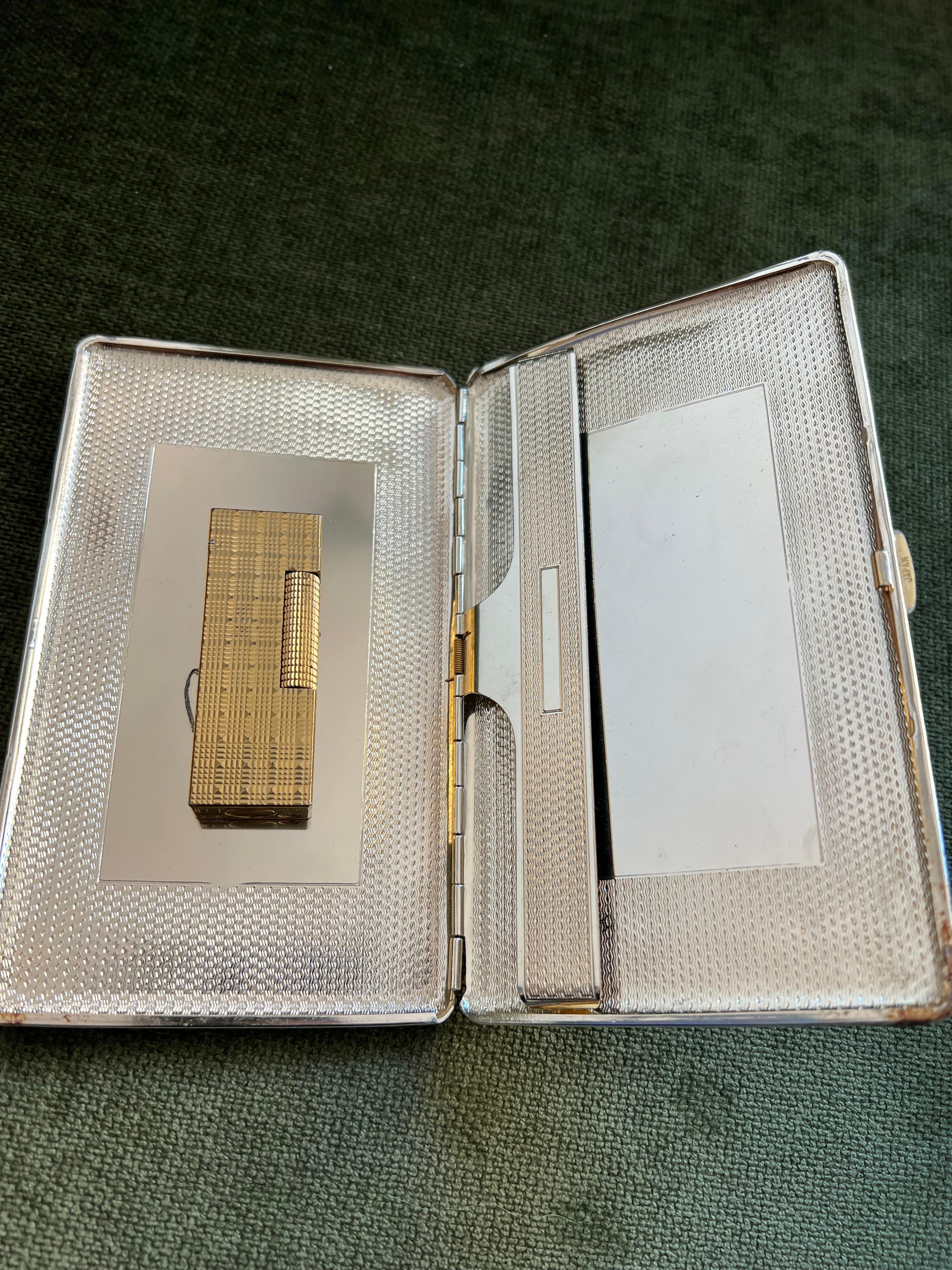 Vintage Dunhill Zigarettenetui & Dunhill Gold Plated Lighter Set,  CIRCA 1970 im Zustand „Hervorragend“ im Angebot in New York, NY