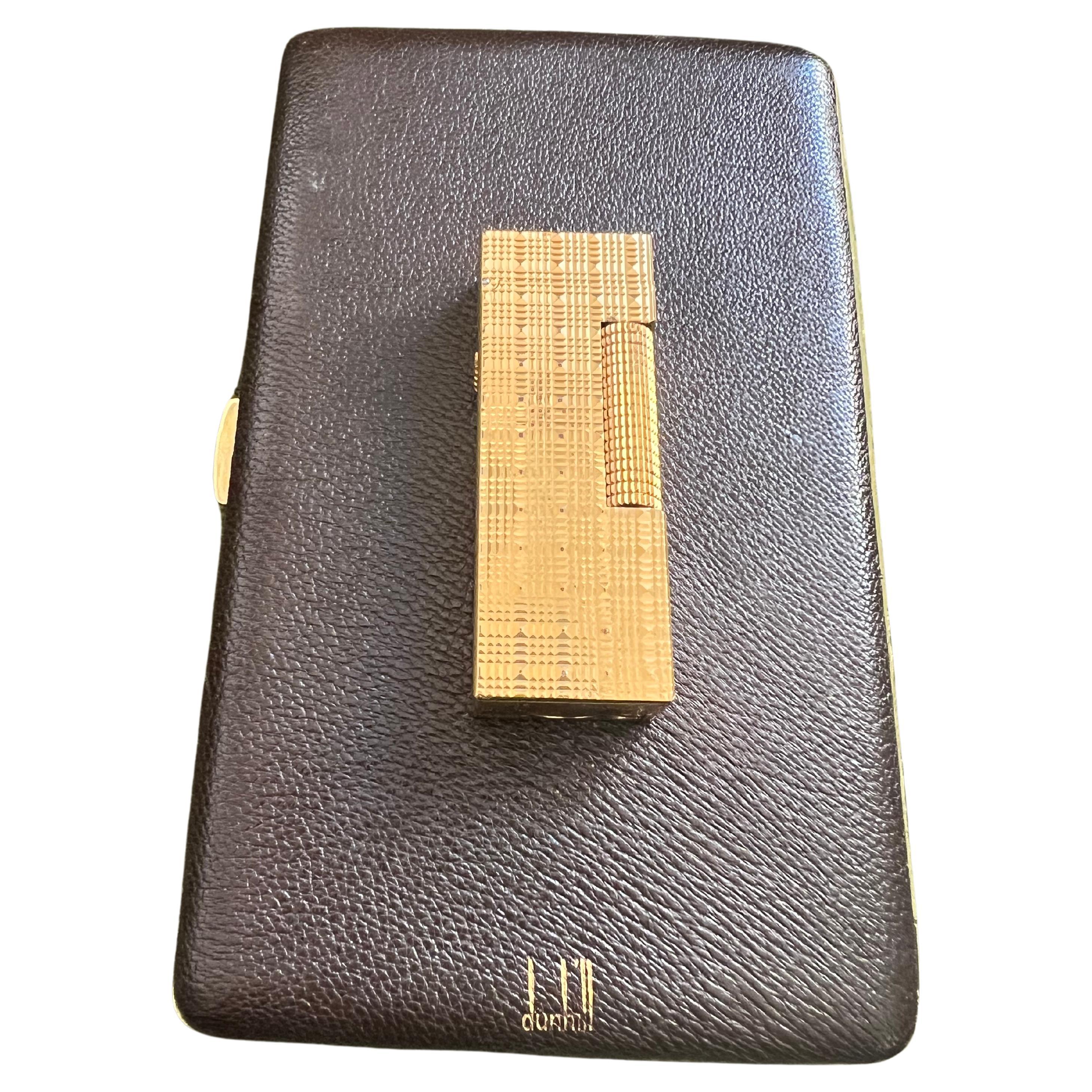 Ensemble Dunhill pour cigarettes et briquet Dunhill plaqué or  Circa 1970