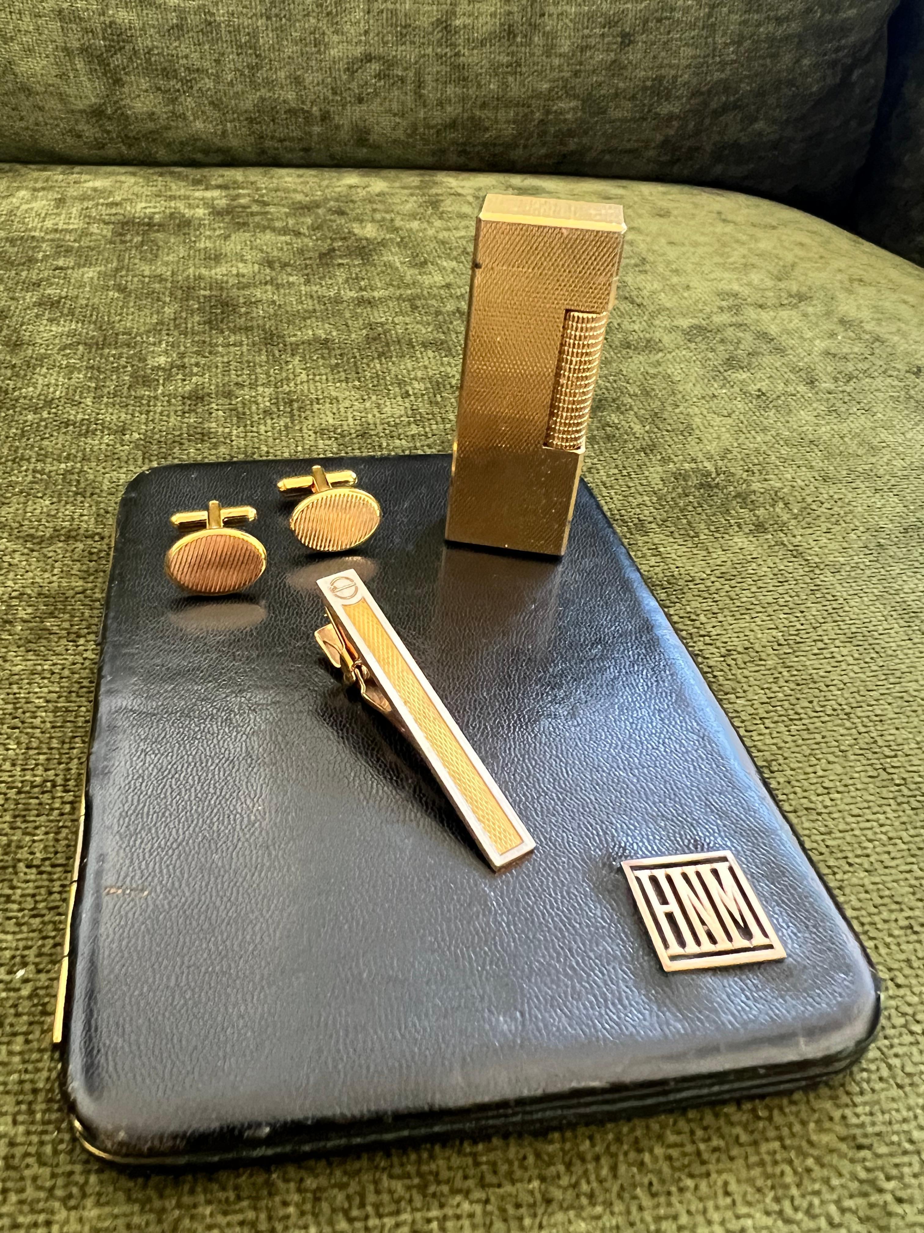Vintage Dunhill Cigarette Case, Lighter & Tie Clip & Heritage Cufflinks Set In Good Condition For Sale In New York, NY