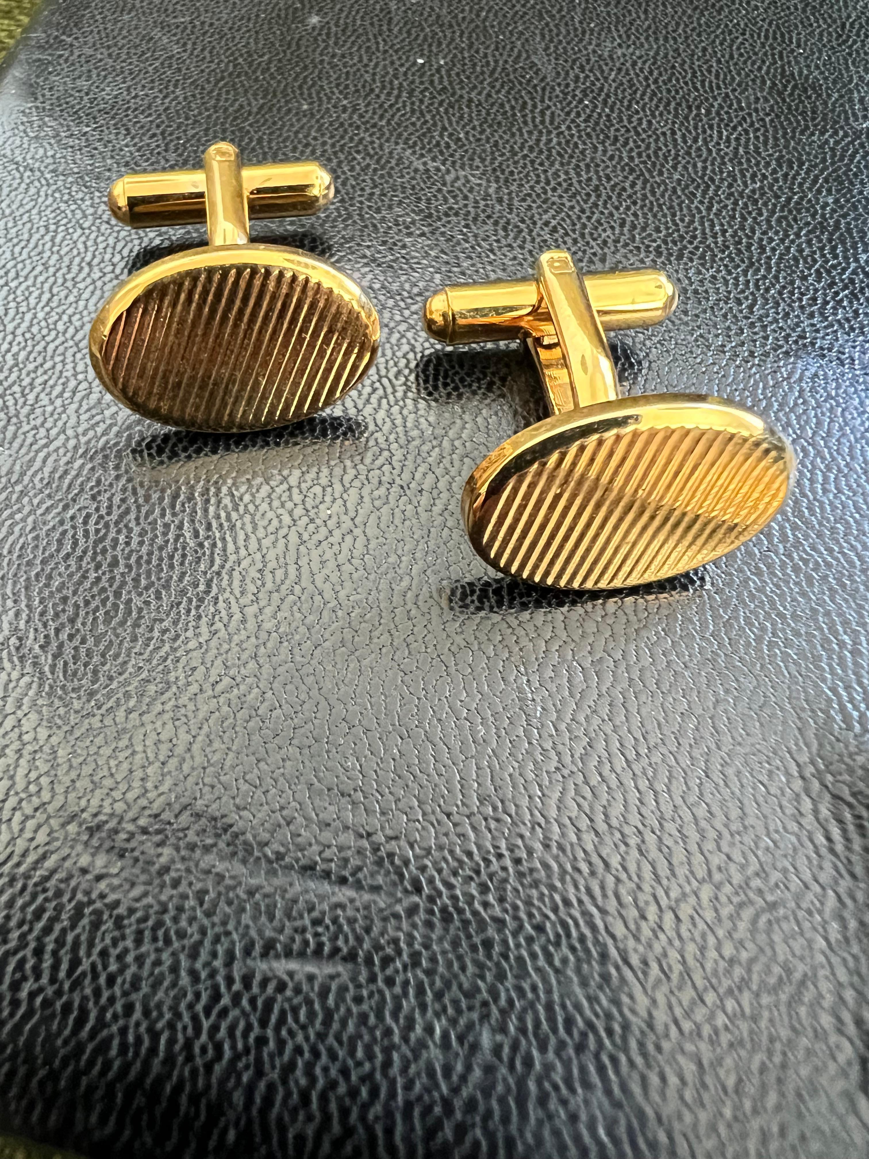 Vintage Dunhill Cigarette Case, Lighter & Tie Clip & Heritage Cufflinks Set For Sale 2