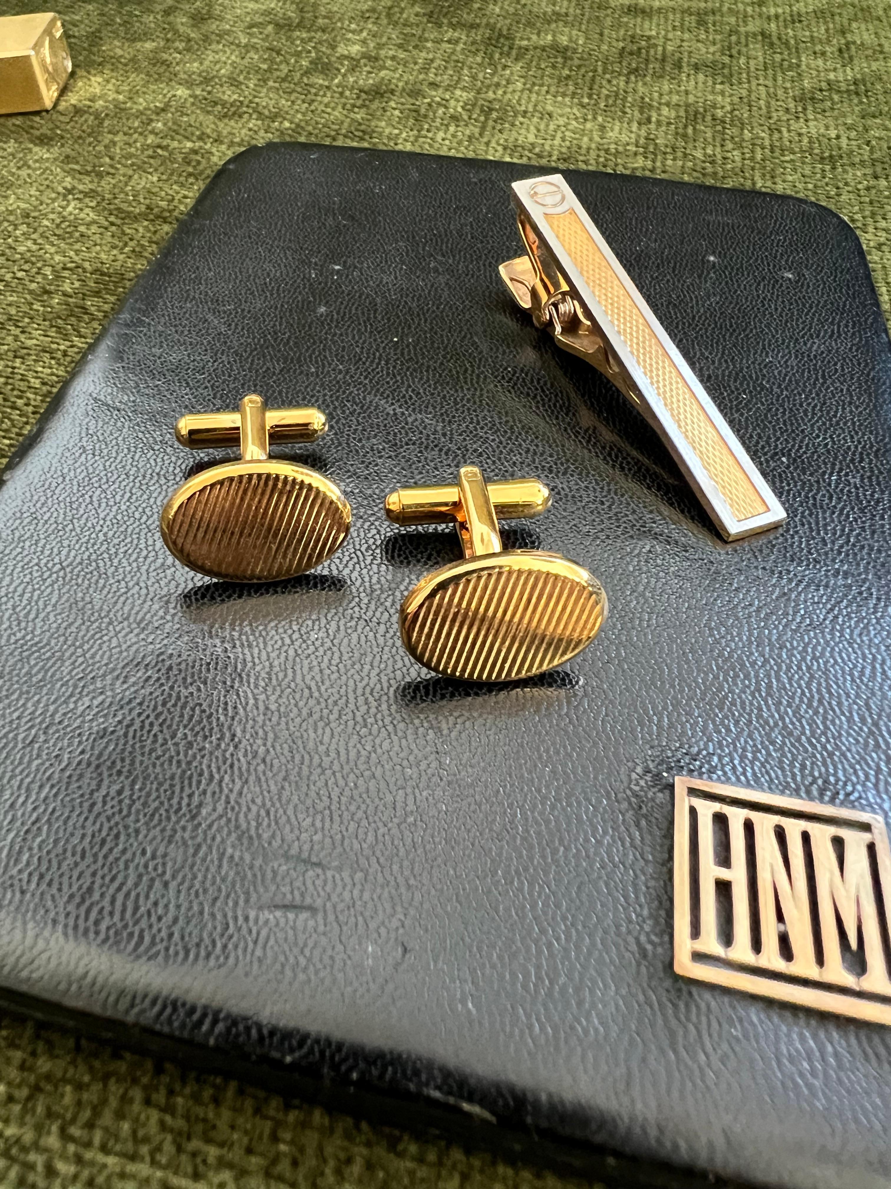 Vintage Dunhill Cigarette Case, Lighter & Tie Clip & Heritage Cufflinks Set For Sale 3