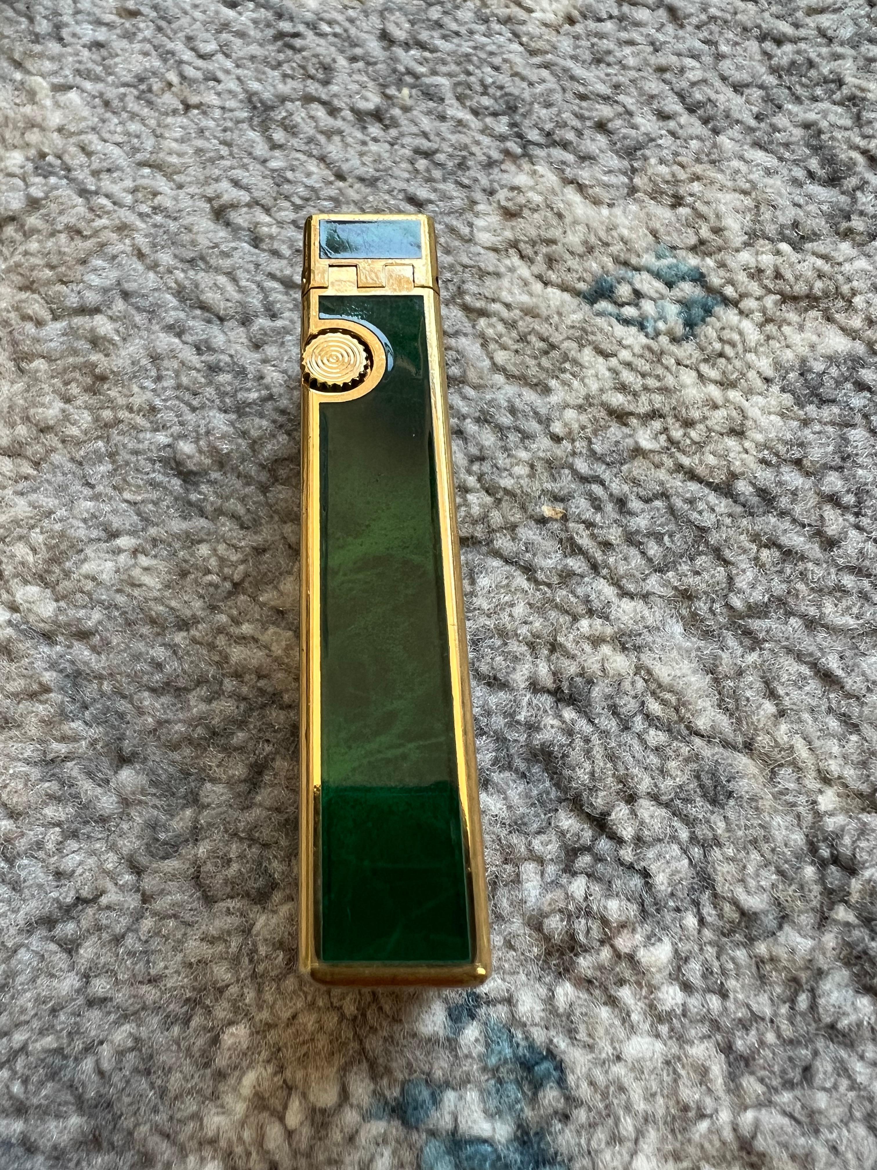 DUNHILL super rare GREEN MARBLE LACQUER & GOLD PLATED GAS ROLLER LIGHTER.
The lighter is mint condition. 
Comes with its original box and papers 
Circa 1980s
A rare collectable find. 
Perfect gift. 