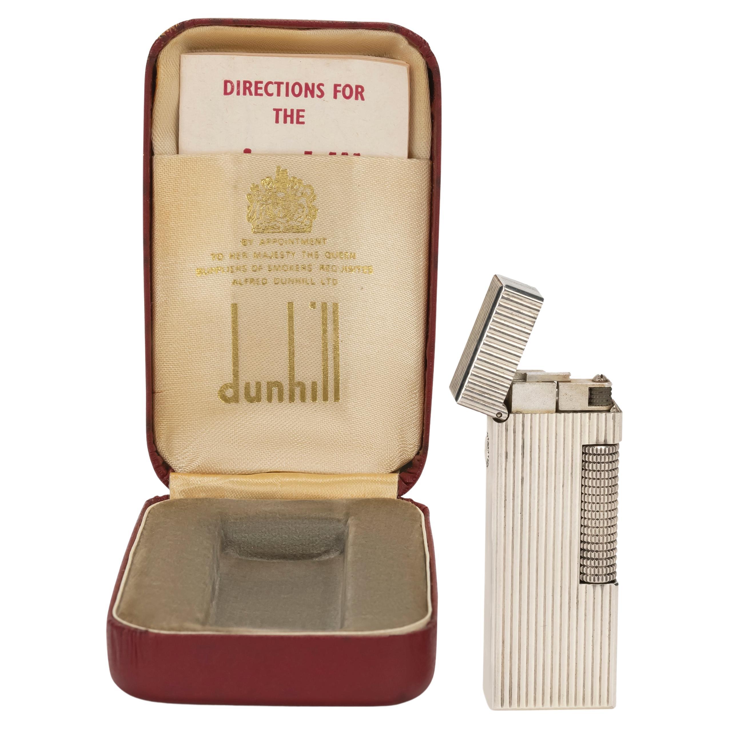 Rare briquet rétro vintage Dunhill en métal argenté de fabrication suisse avec étui d'origine 