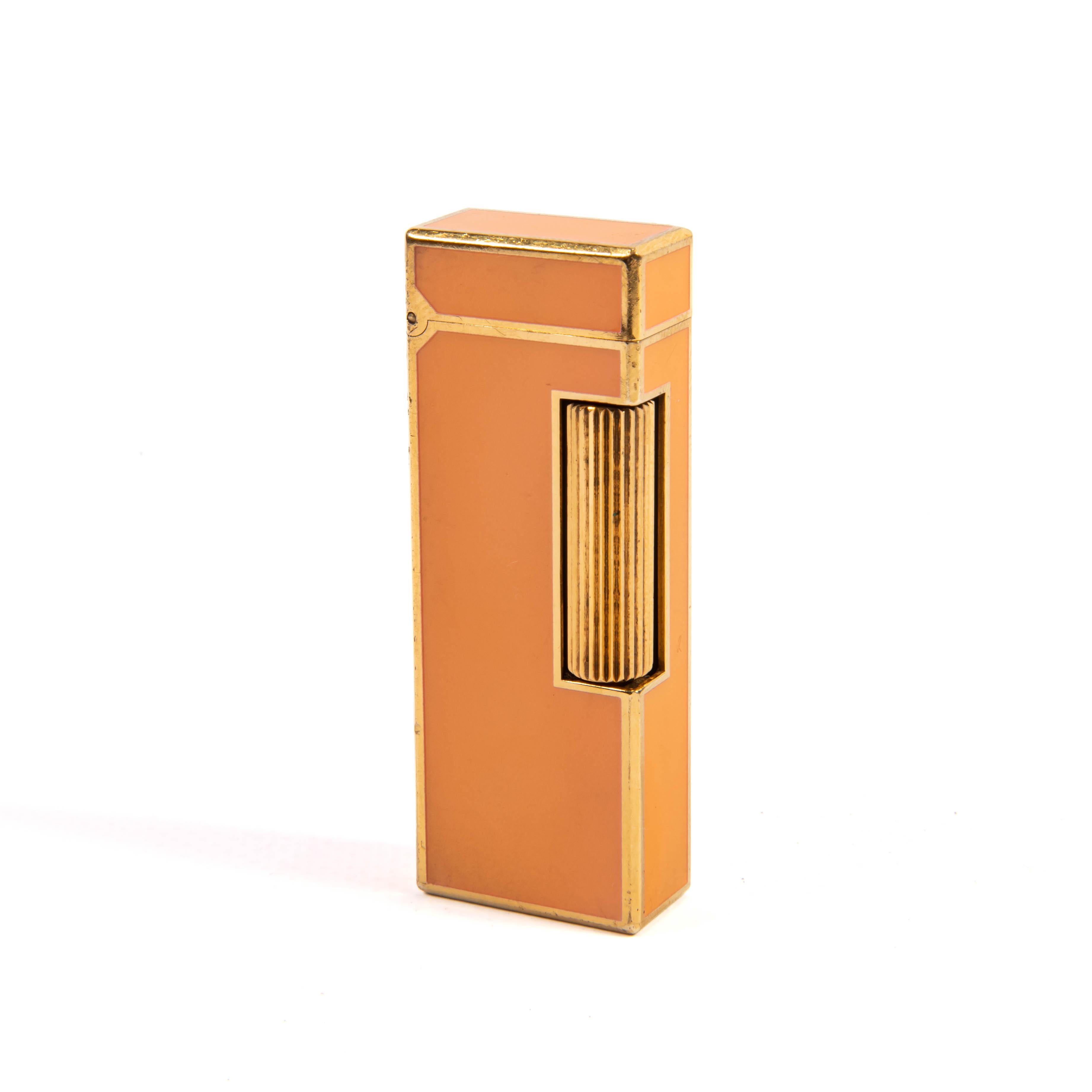 The Dunhill Rollagas, an icon of refined sophistication, has long been synonymous with luxury and quality craftsmanship. Since its inception, Dunhill has carved a niche in prestigious accessories, standing out not just for their practicality but for