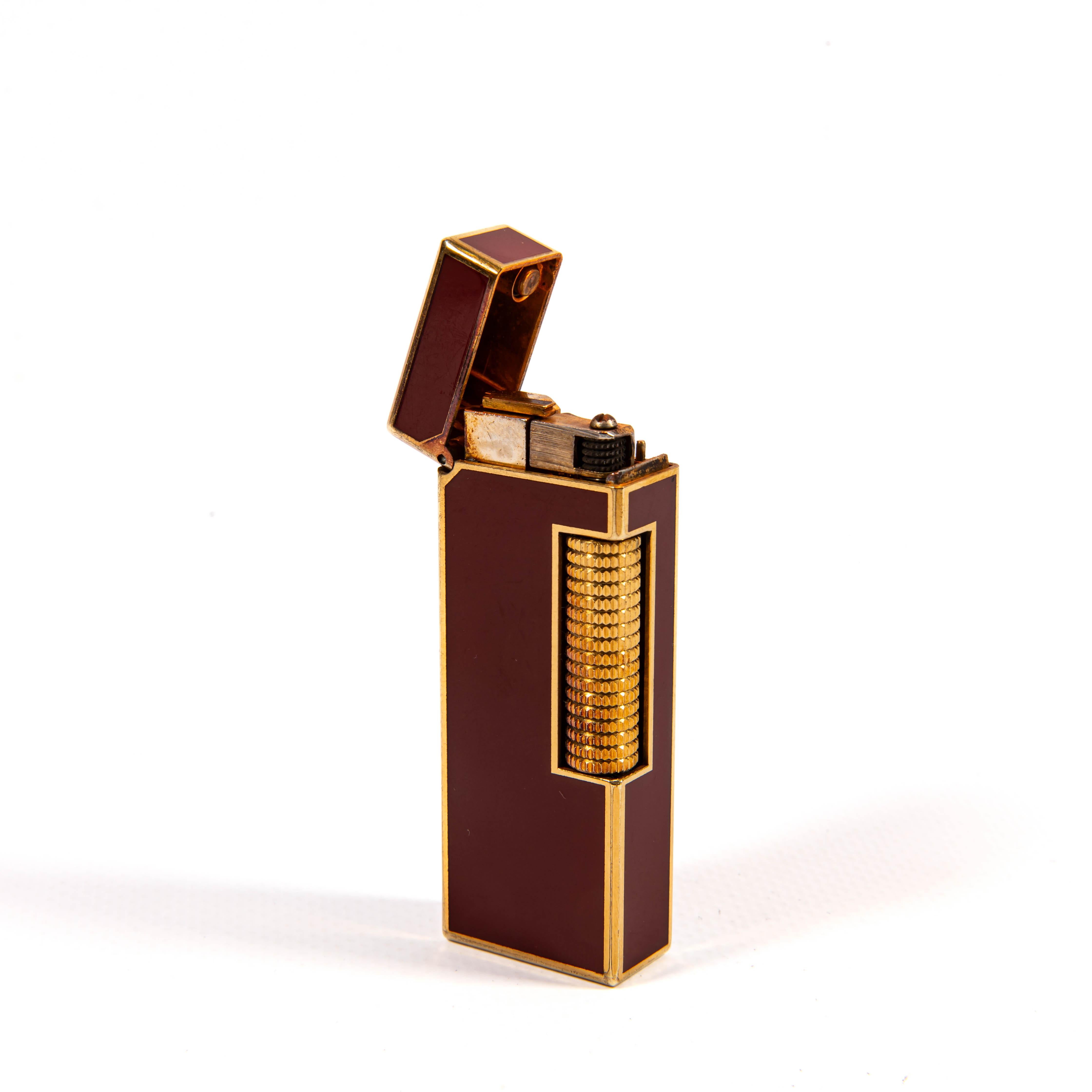 Vintage DUNHILL Rollagas Lighter Red Lacquered 1970s For Sale 2