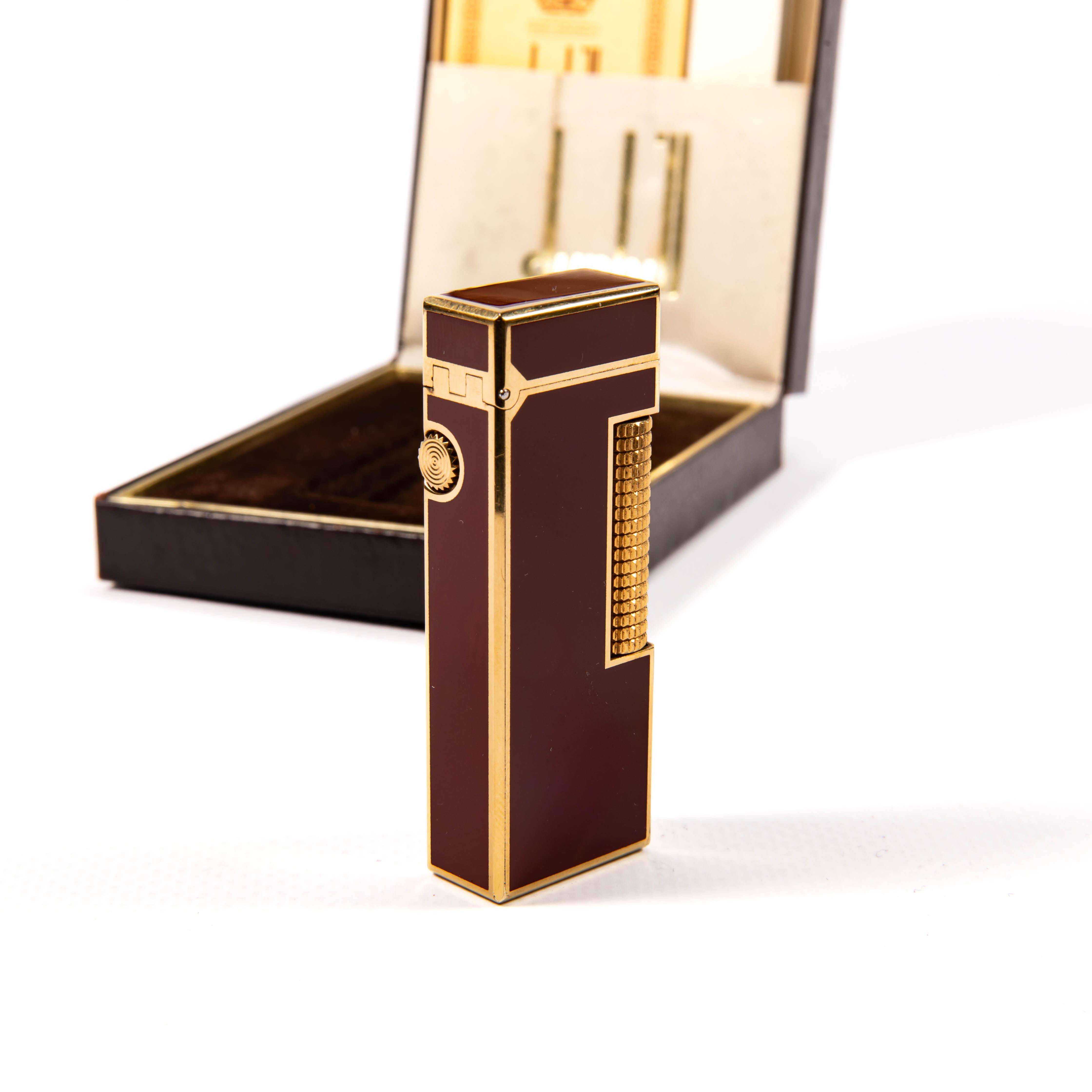 Vintage Dunhill Rollagas Lighter Red Lacquered in Box 1970 en vente 2