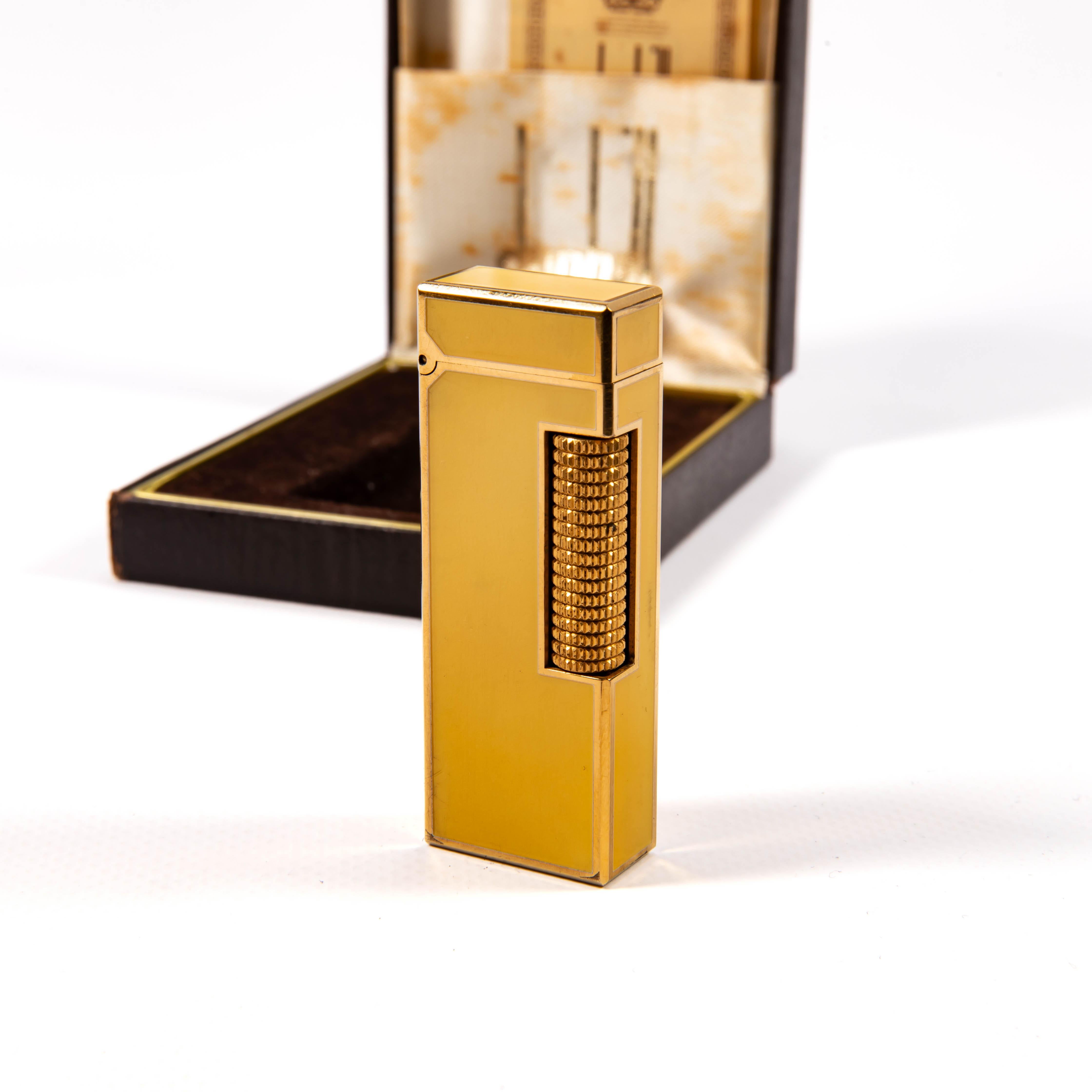 Vintage DUNHILL Rollagas Lighter Yellow Lacquered in Box 1970s In Good Condition For Sale In DELFT, NL
