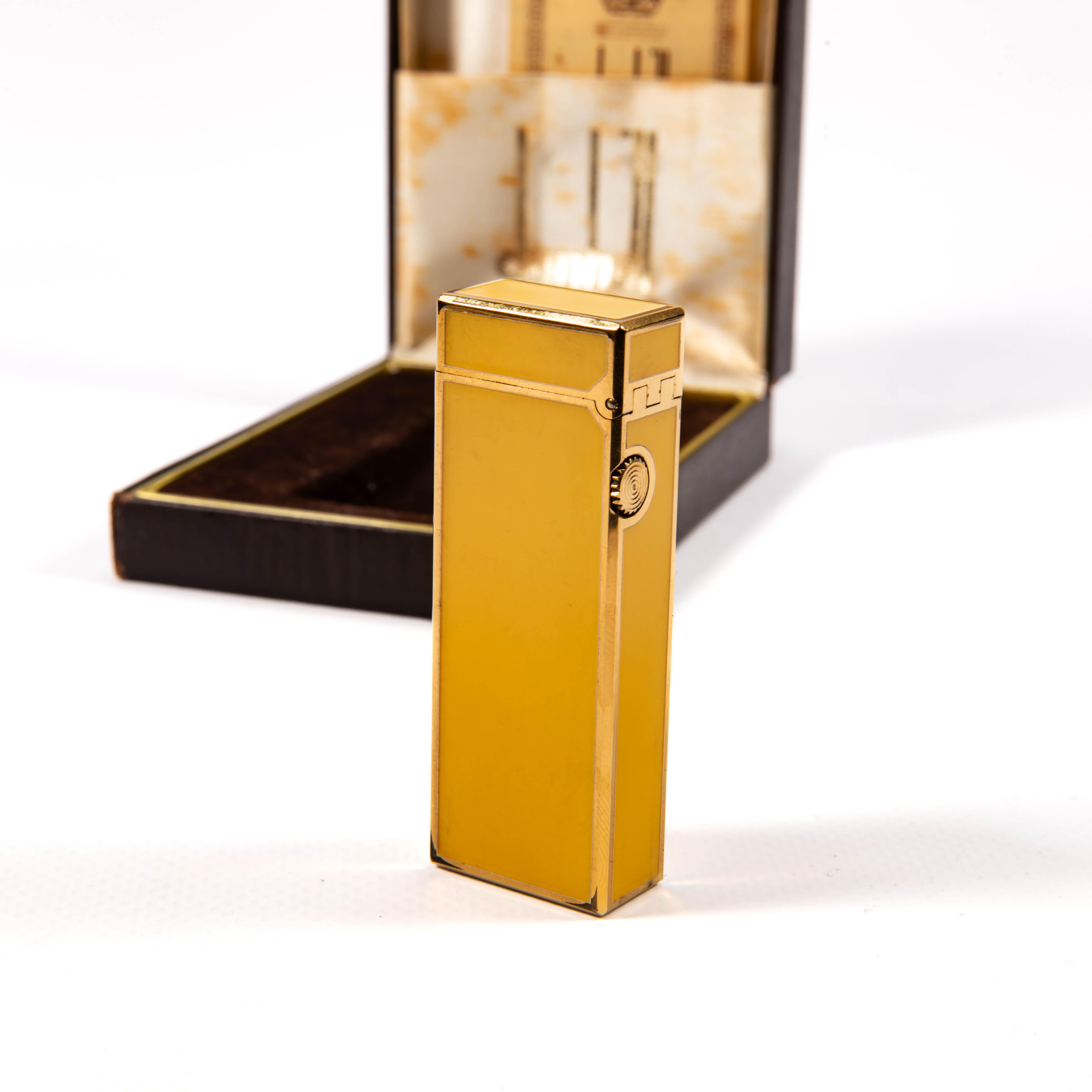 Vintage DUNHILL Rollagas Lighter Yellow Lacquered in Box 1970s For Sale 1