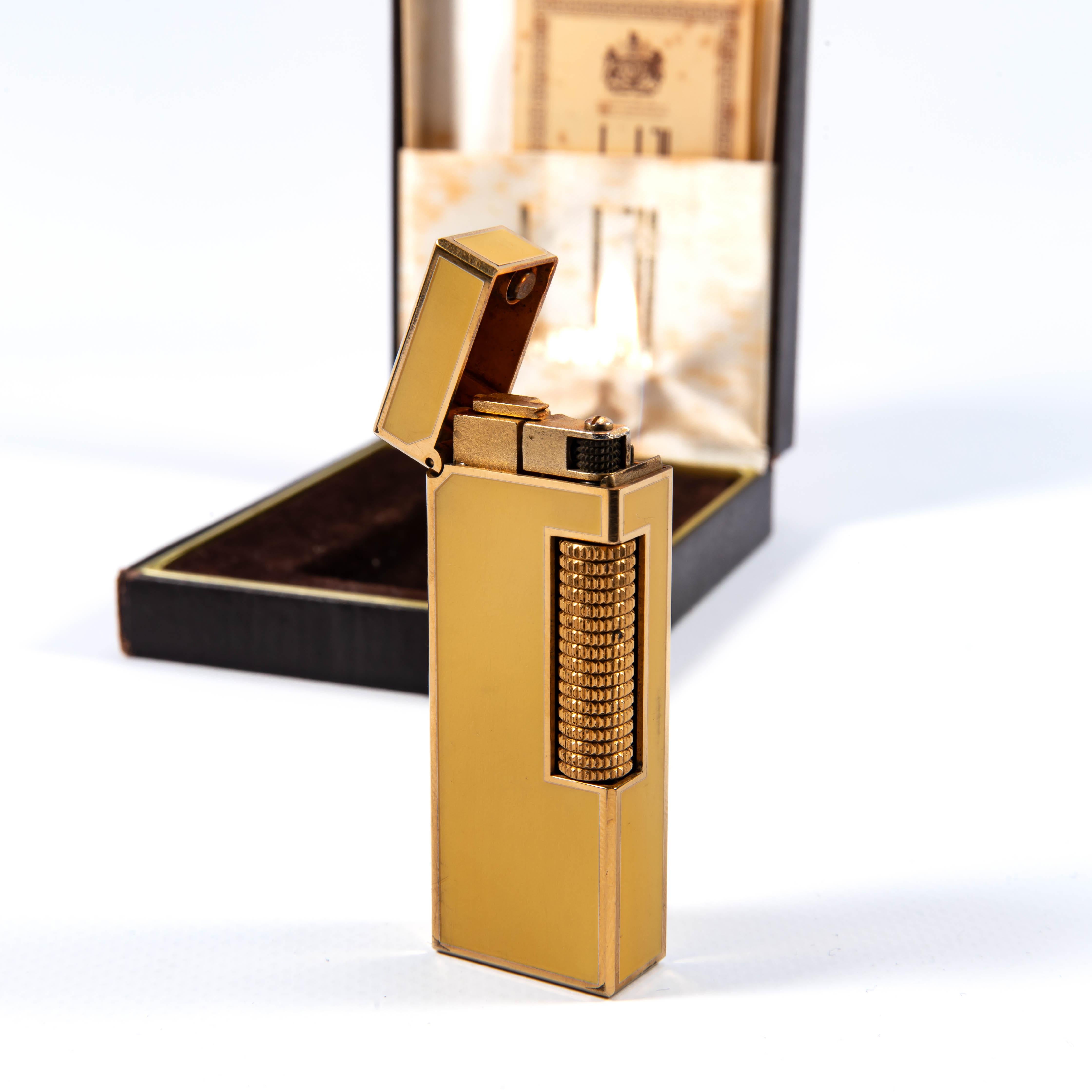 Vintage DUNHILL Rollagas Lighter Yellow Lacquered in Box 1970s For Sale 3