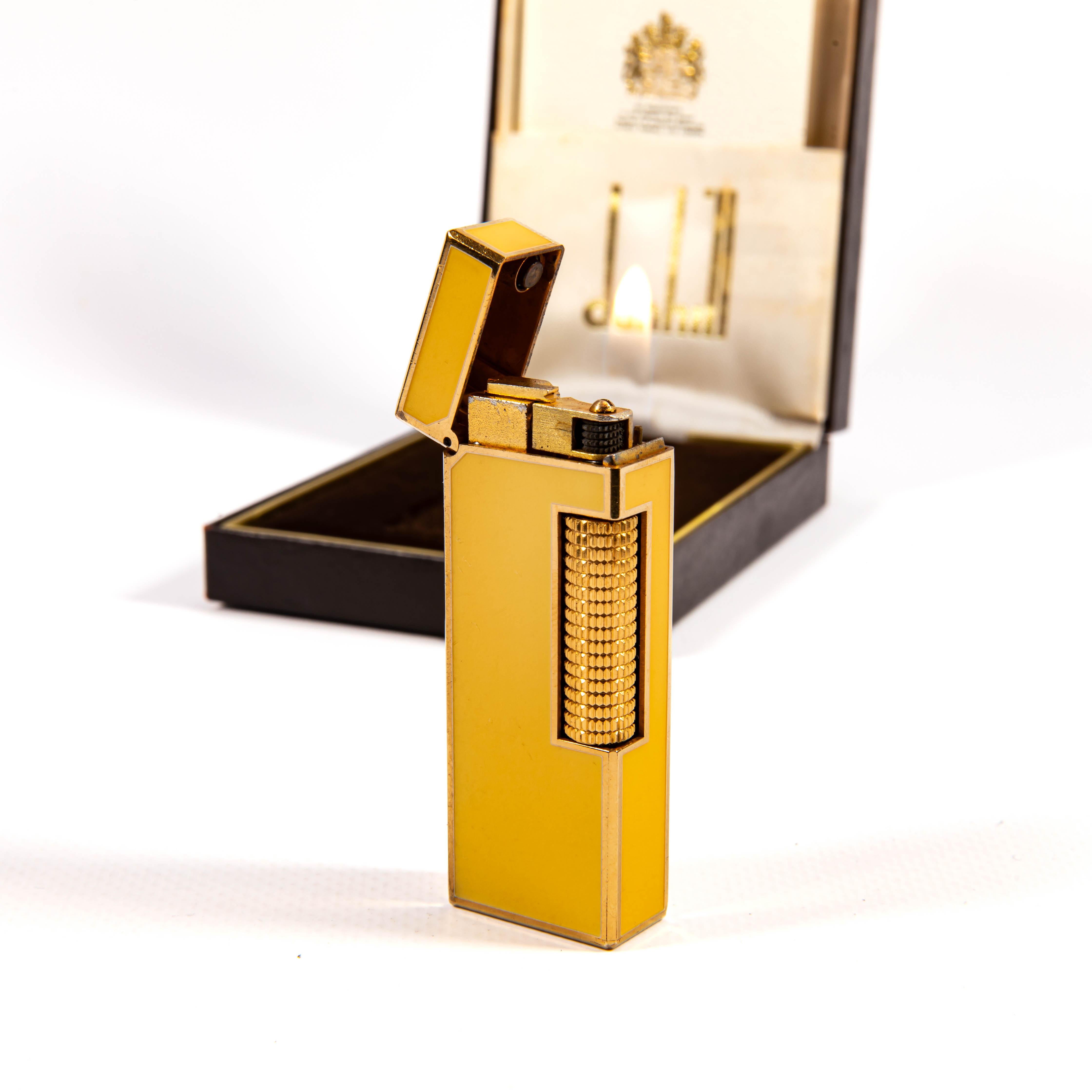 Vintage Dunhill Rollagas Lighter Yellow Lacquered in Box 1970s en vente 3