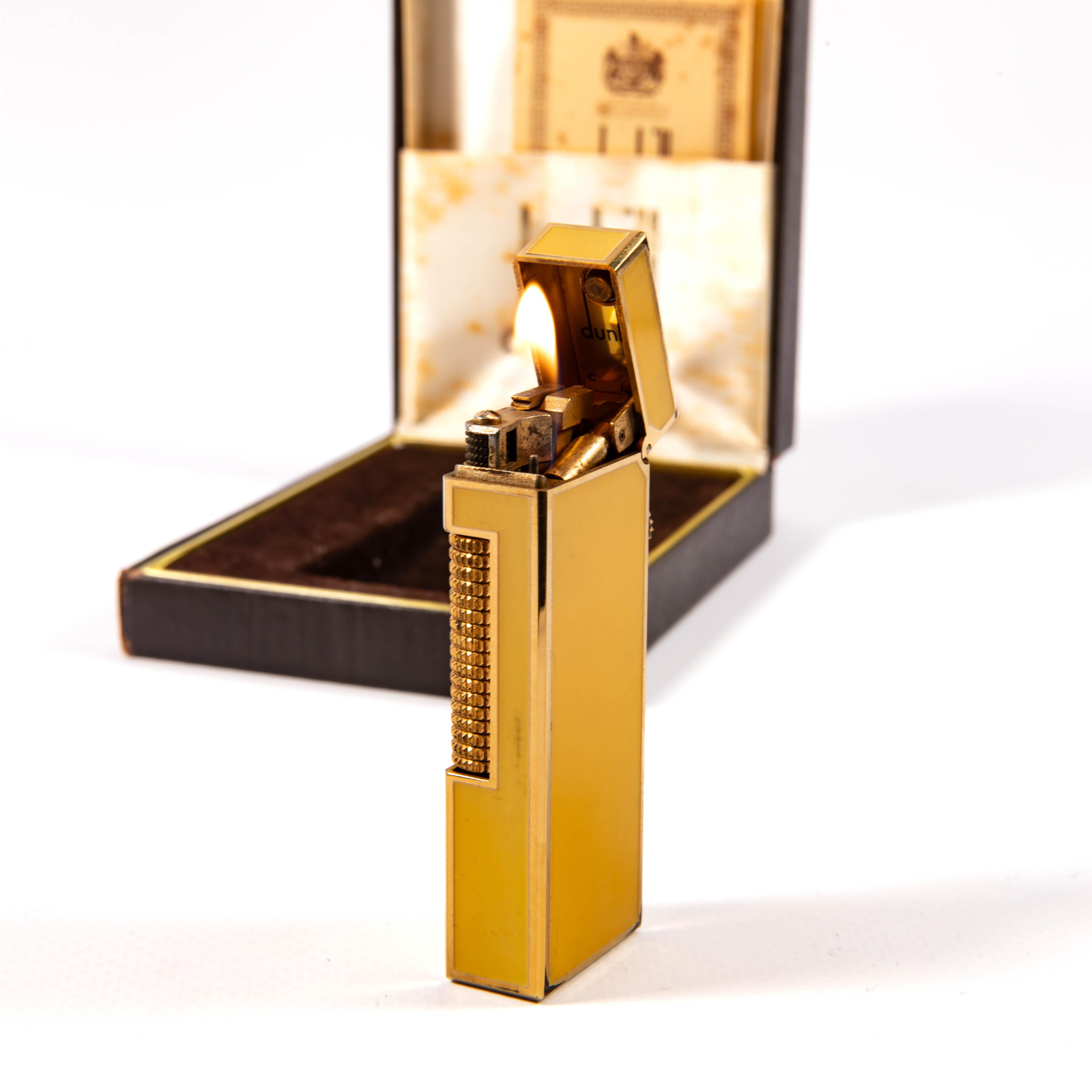Vintage DUNHILL Rollagas Lighter Yellow Lacquered in Box 1970s For Sale 4