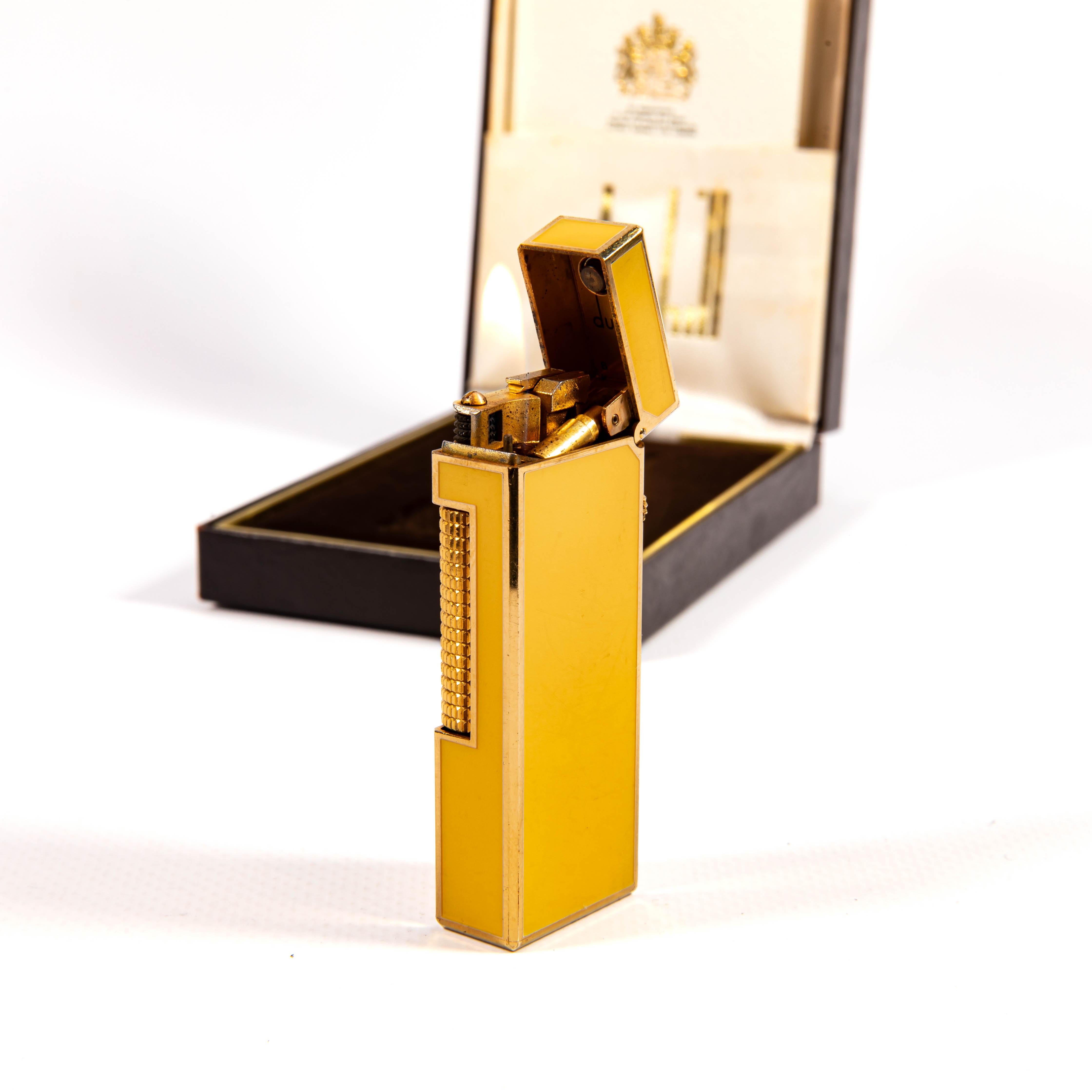 Vintage Dunhill Rollagas Lighter Yellow Lacquered in Box 1970s en vente 4