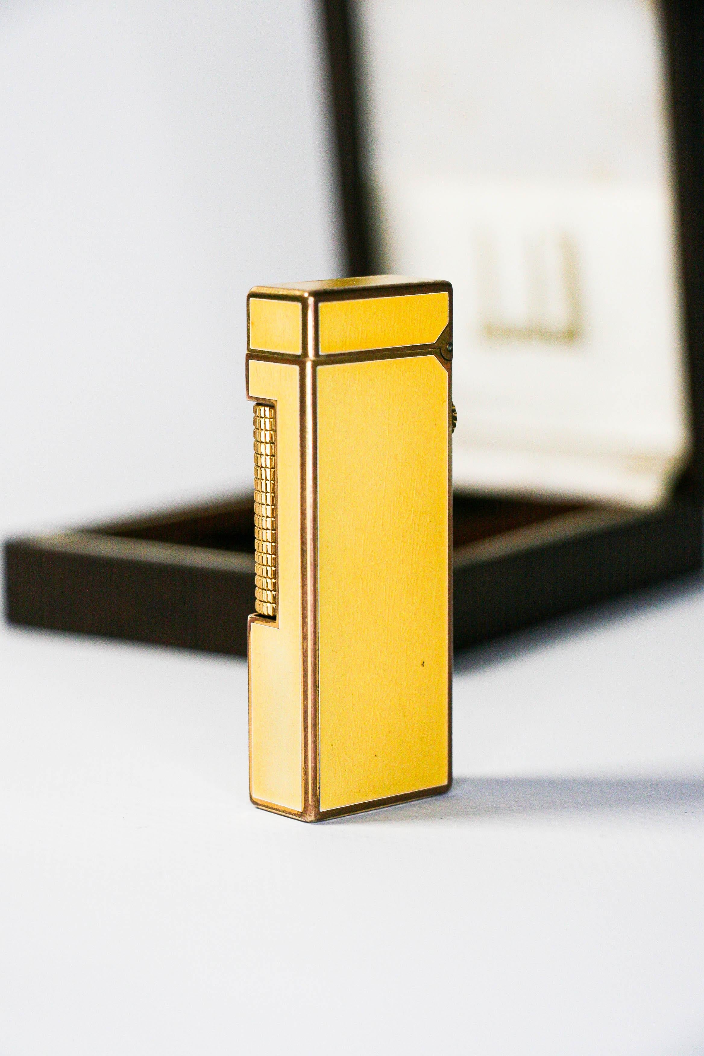 Dunhill Rollagas laque jaune claire « Printemps » plaquée or dans une boîte 1970 Unisexe en vente