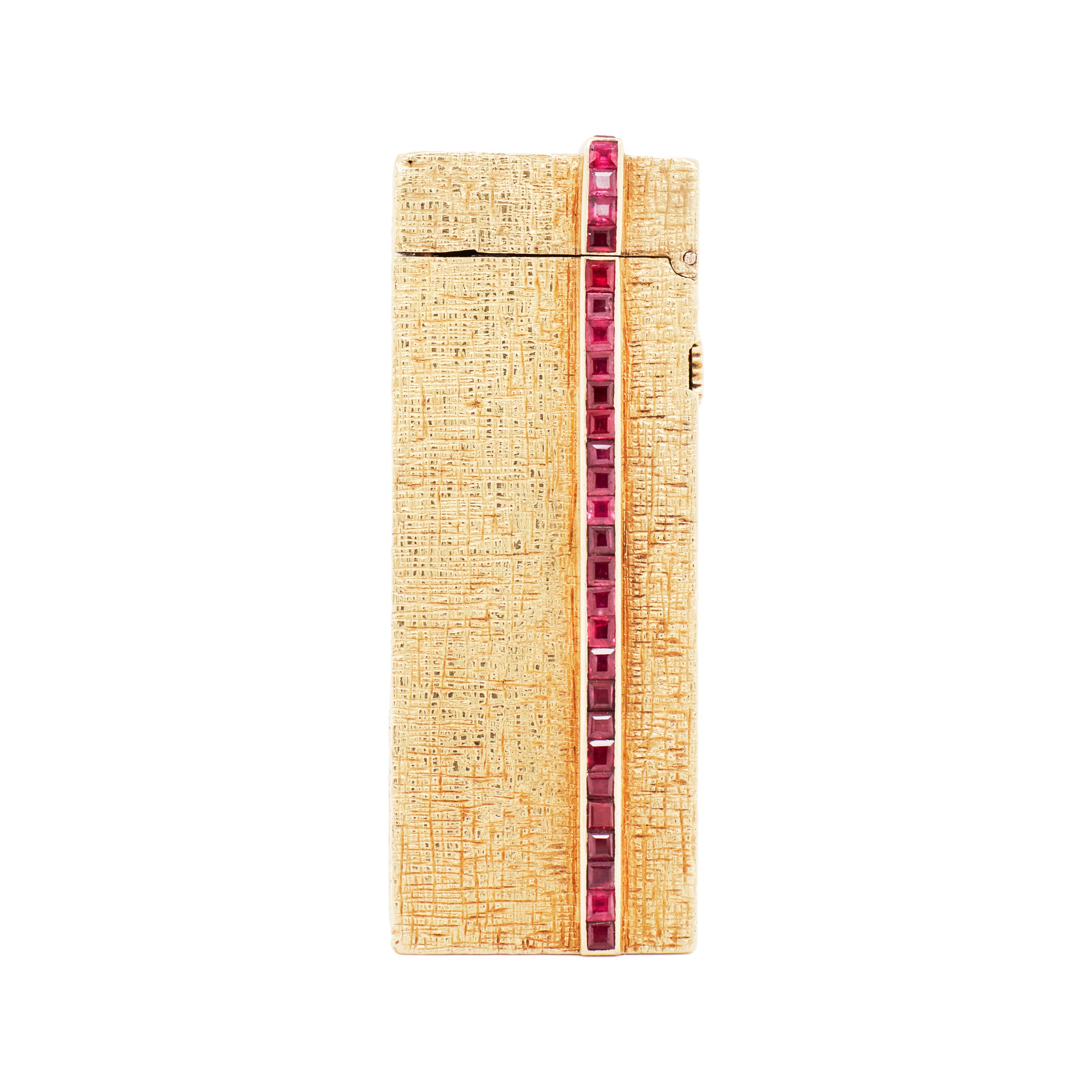 Introducing a wonderful piece of history - a vintage rectangular cigarette lighter, masterfully crafted in 18 carat yellow gold with a distinctive textured finish on the surface - a perfect blend of function and refined craftsmanship.

Running