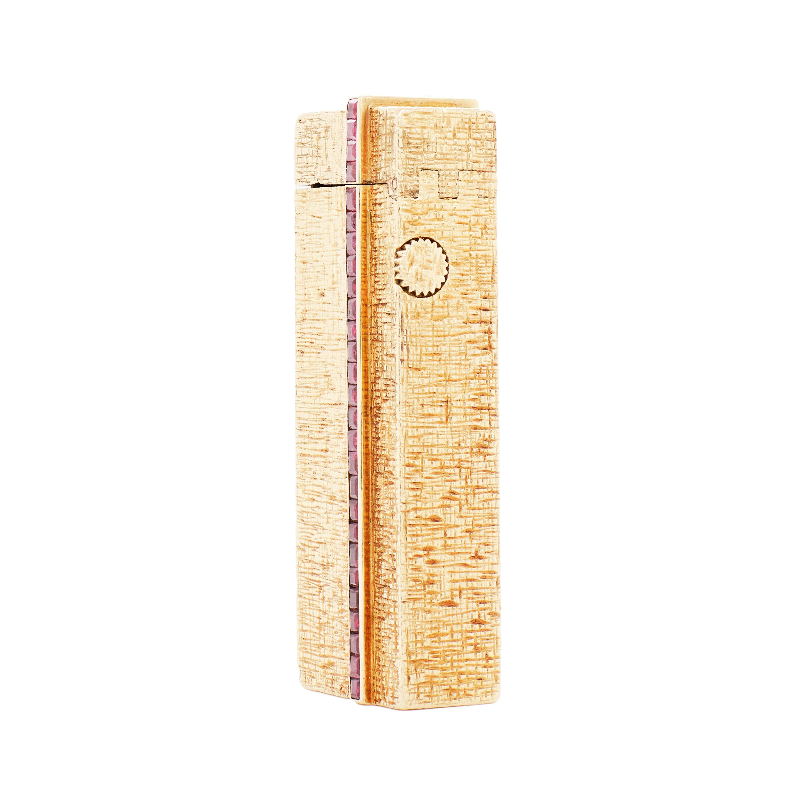 Square Cut Vintage Dunhill Ruby and Textured 18K Gold Rectangular Cigarette Lighter, 1975 For Sale