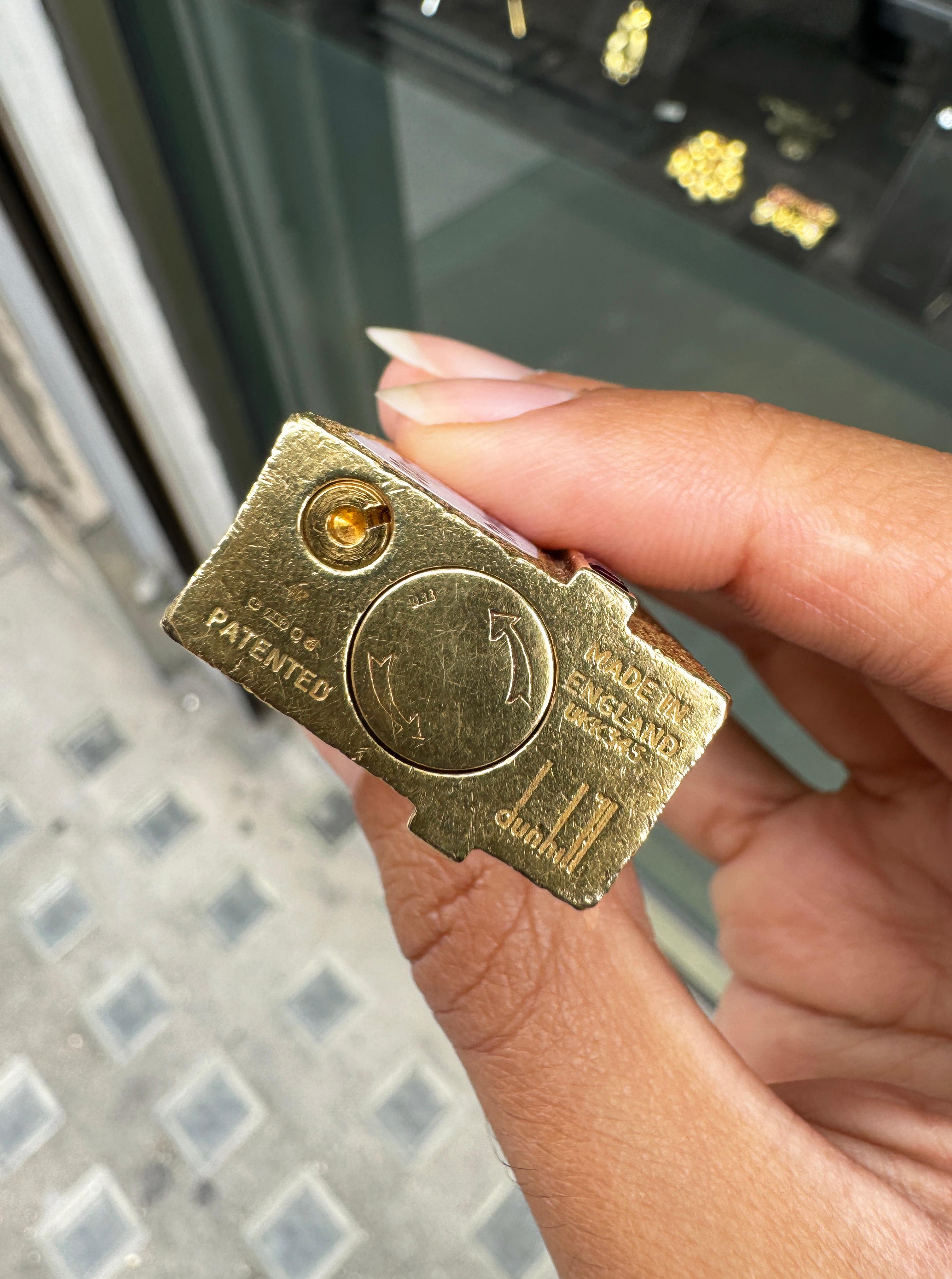 Vintage Dunhill Ruby and Textured 18K Gold Rectangular Cigarette Lighter, 1975 For Sale 3