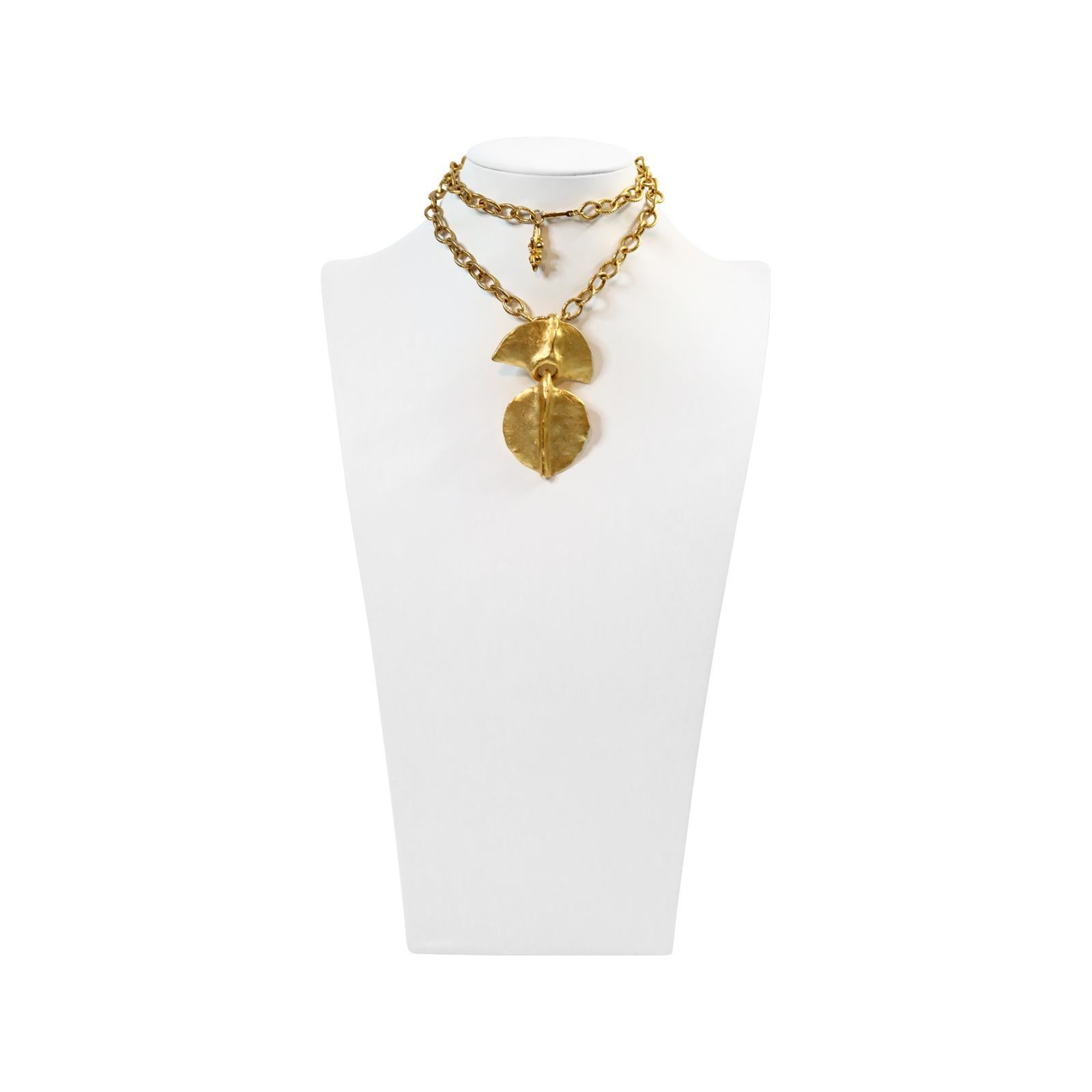Vintage Duplaise Drop on Vendome Link Chain Necklace Circa 1980s In Excellent Condition In New York, NY