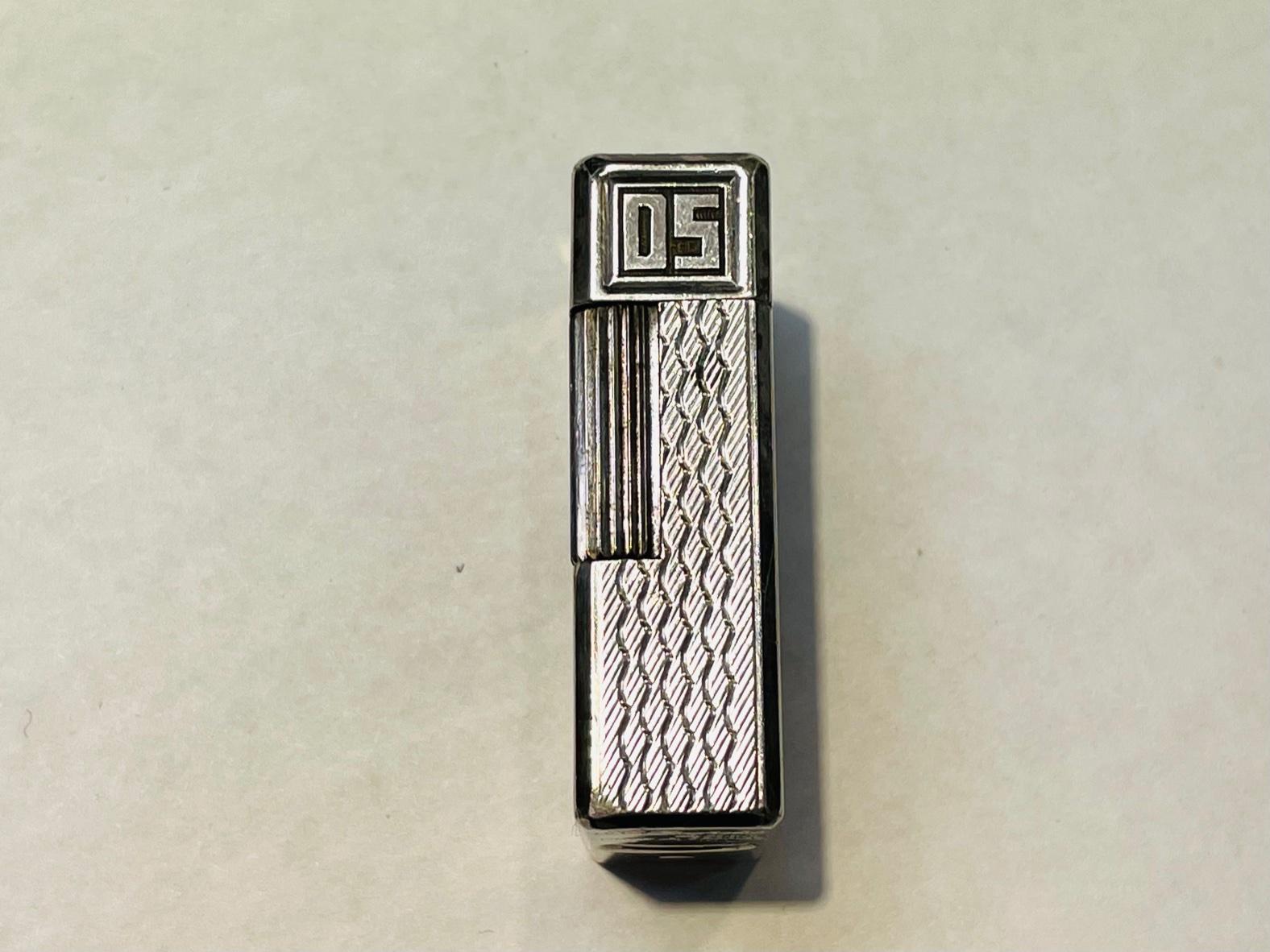 Dupont D5 silver plated butane lighter, marked: S.T. Dupont de PARIS MADE IN FRANCE with ST DUPONT Logo and L4 B C 86. Approximate size: 1.88