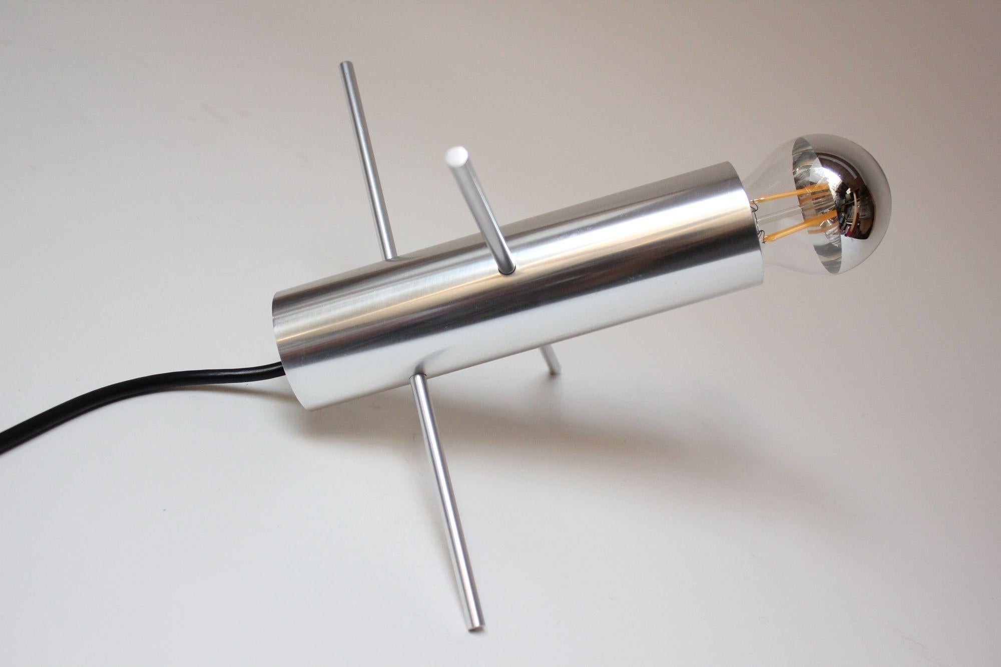 Niederländische Vintage-Tischlampe aus Aluminium „Krekel“ / „Cricket“ von Otto Wach für RAAK im Angebot 11