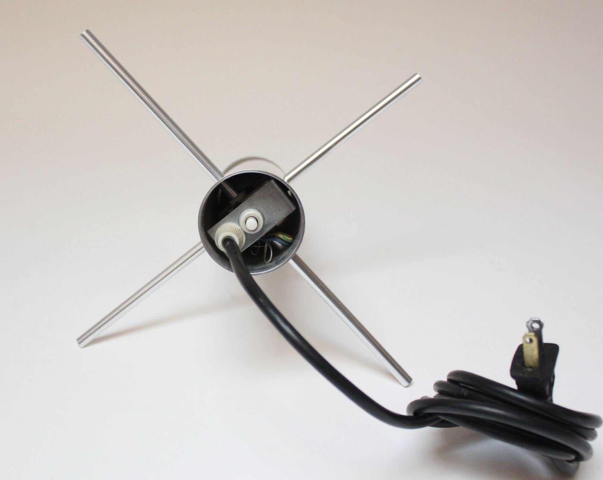 Niederländische Vintage-Tischlampe aus Aluminium „Krekel“ / „Cricket“ von Otto Wach für RAAK (Gebürstet) im Angebot