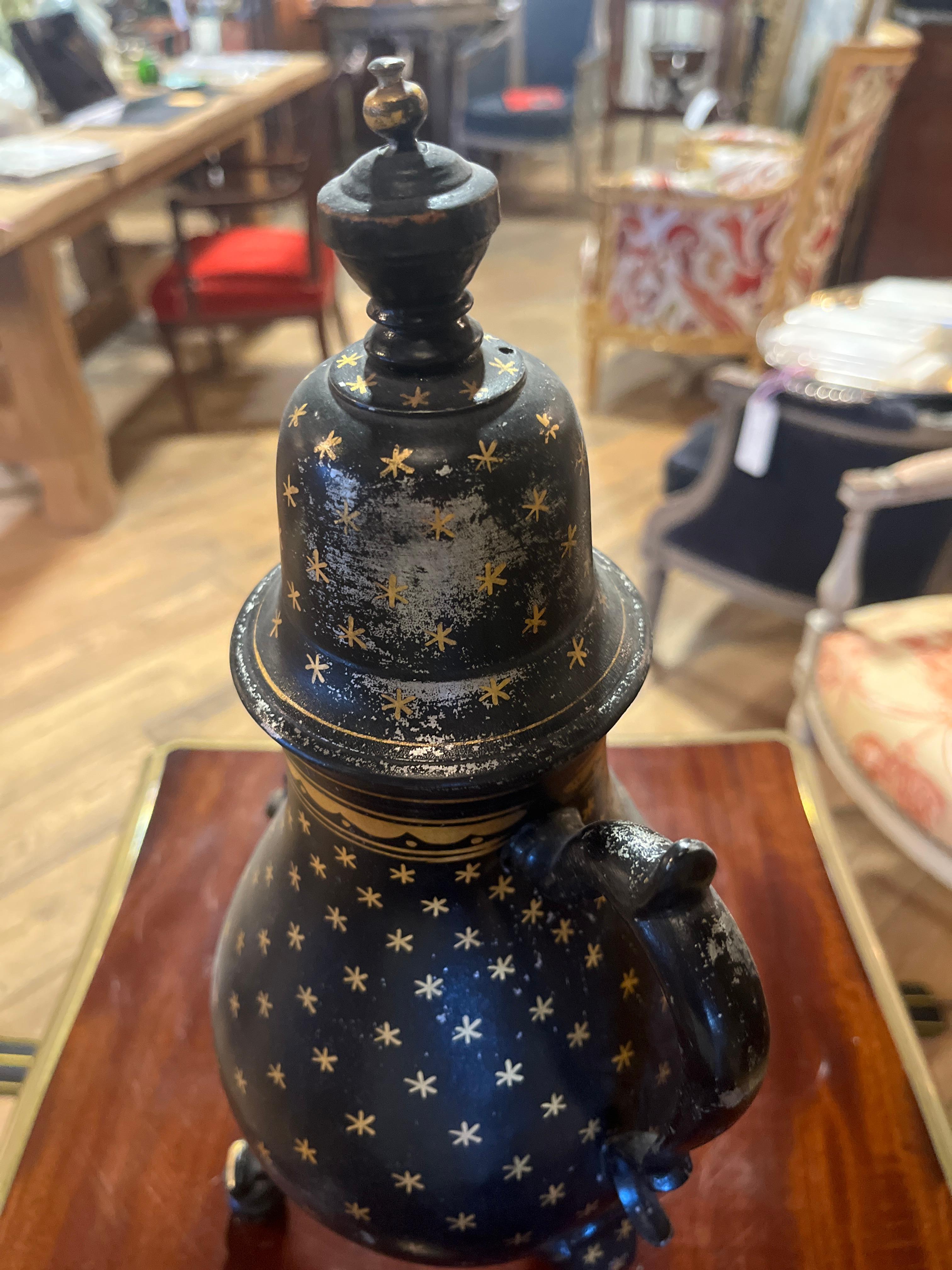 Urna da tè o da caffè olandese d'epoca in tole nero e oro In condizioni buone in vendita a Scottsdale, AZ