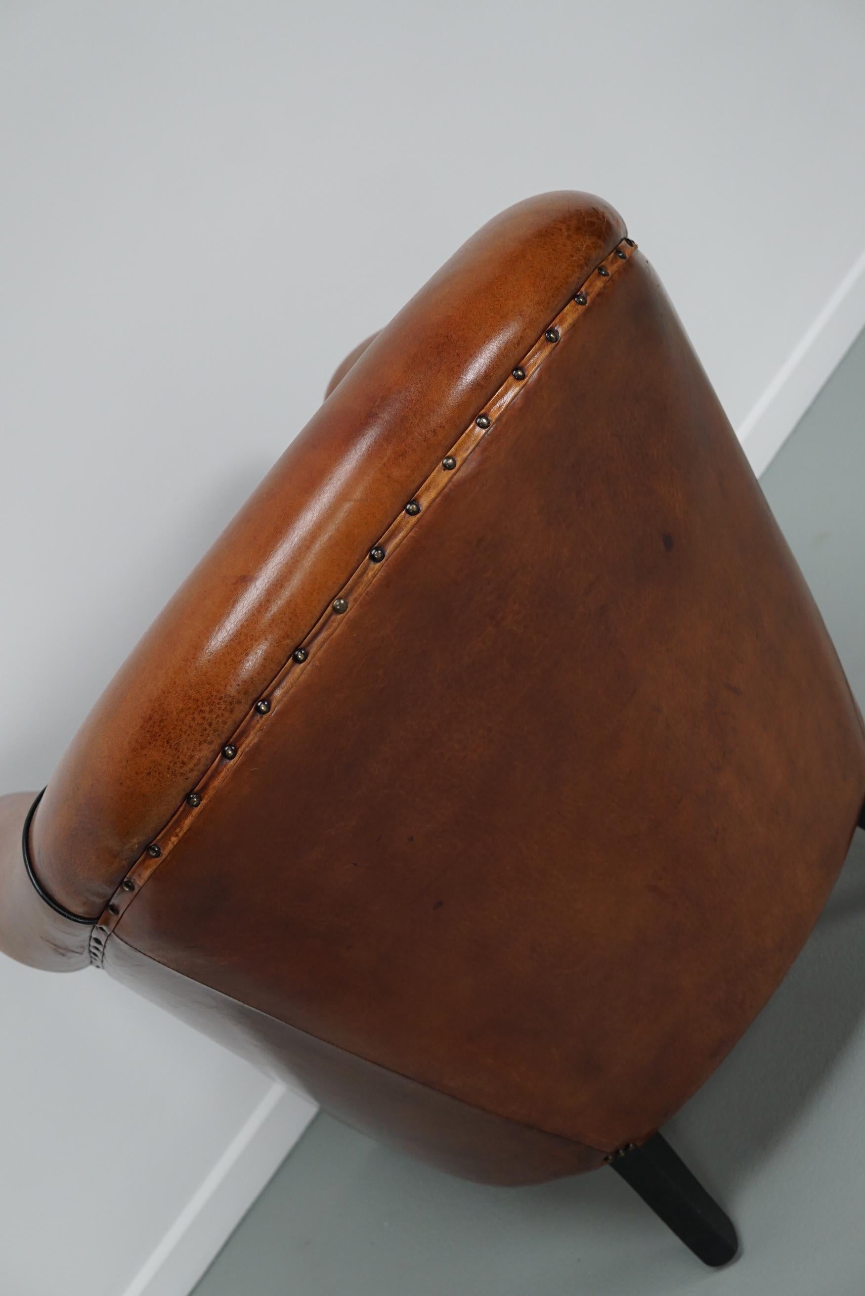 Cognacfarbener Clubsessel aus Leder im Angebot 9