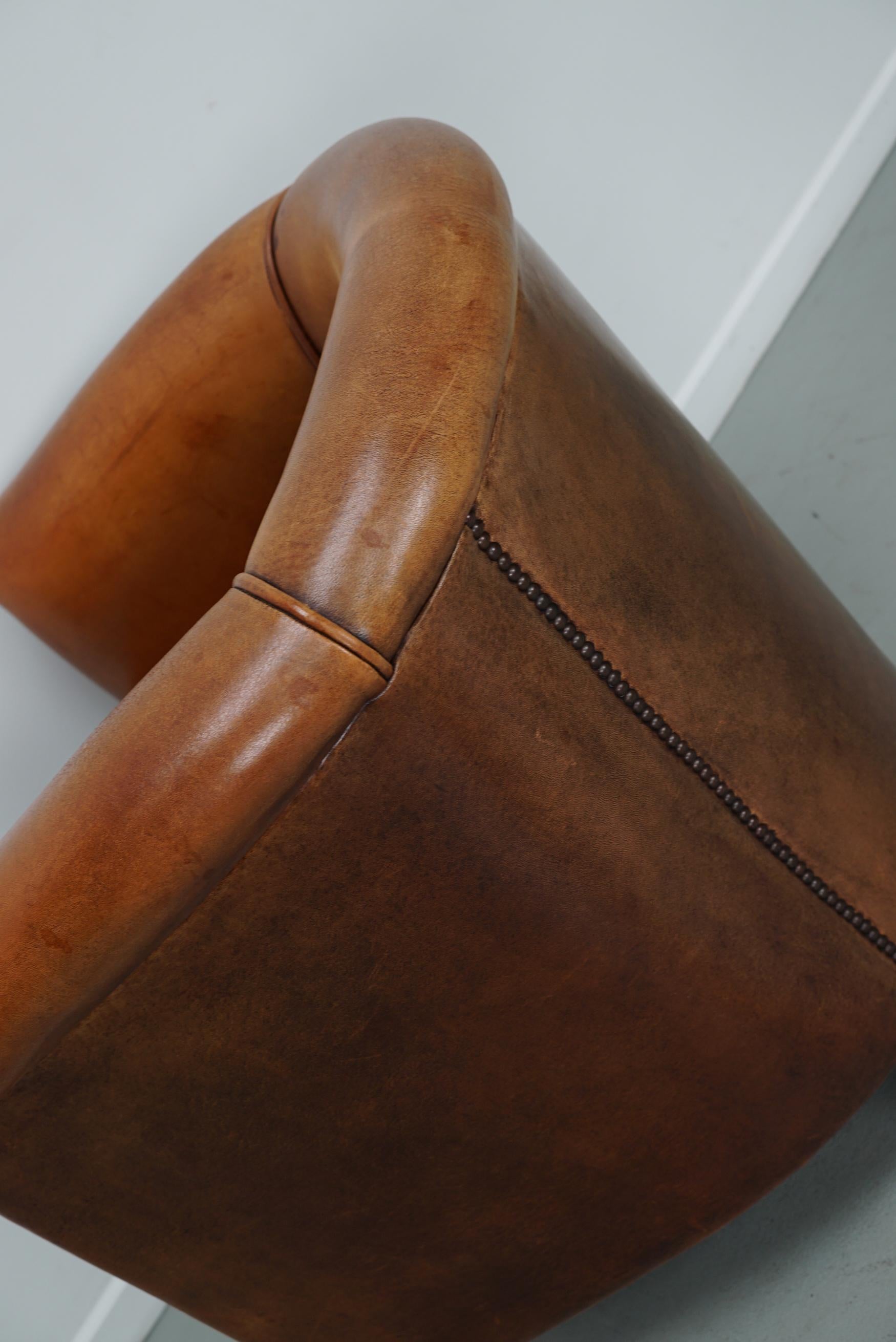 Cognacfarbener Clubsessel aus Leder im Angebot 11