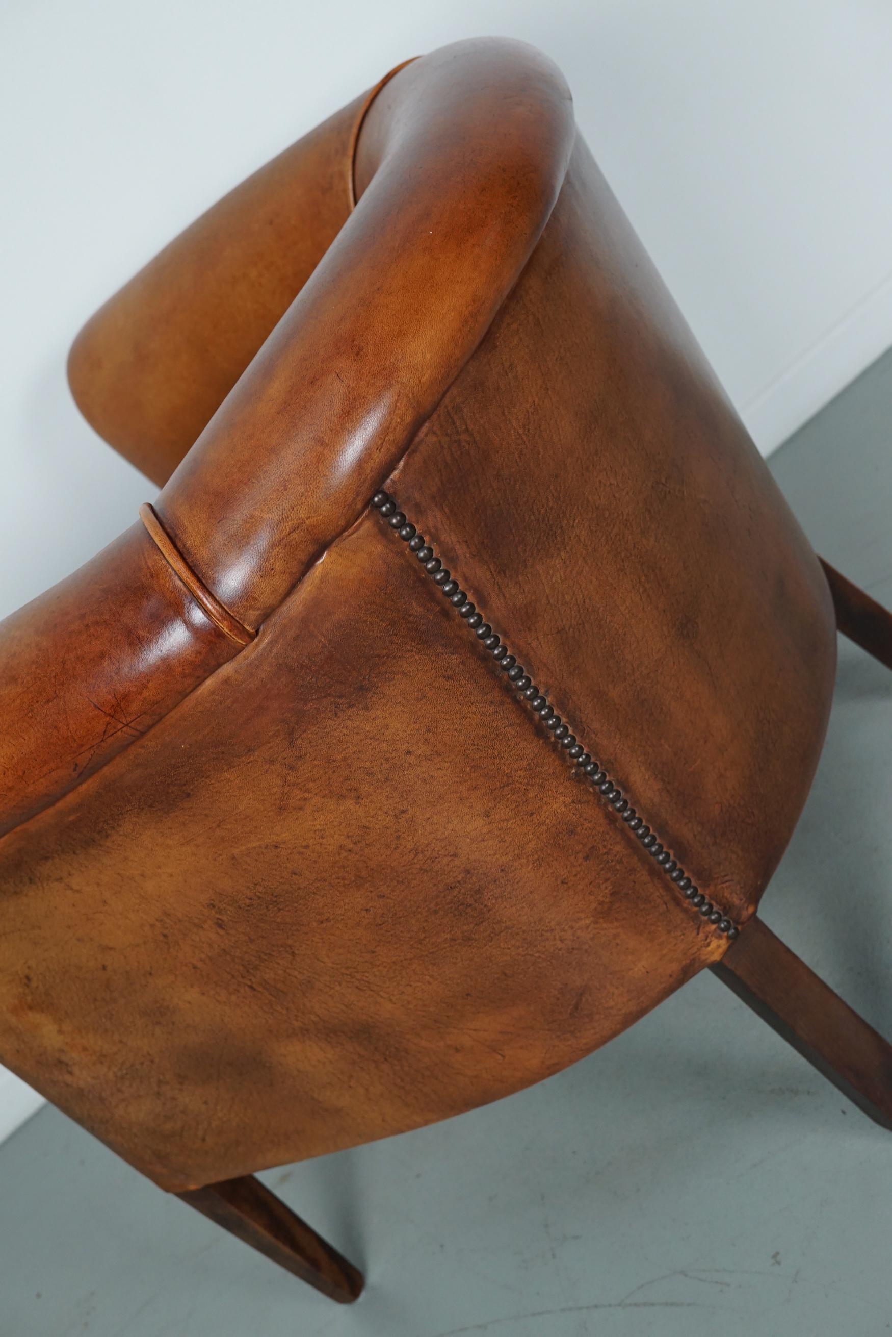 Cognacfarbener Clubsessel aus Leder im Angebot 13