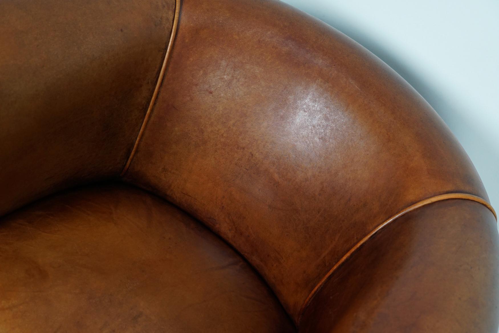 Cognacfarbener Clubsessel aus Leder im Angebot 1