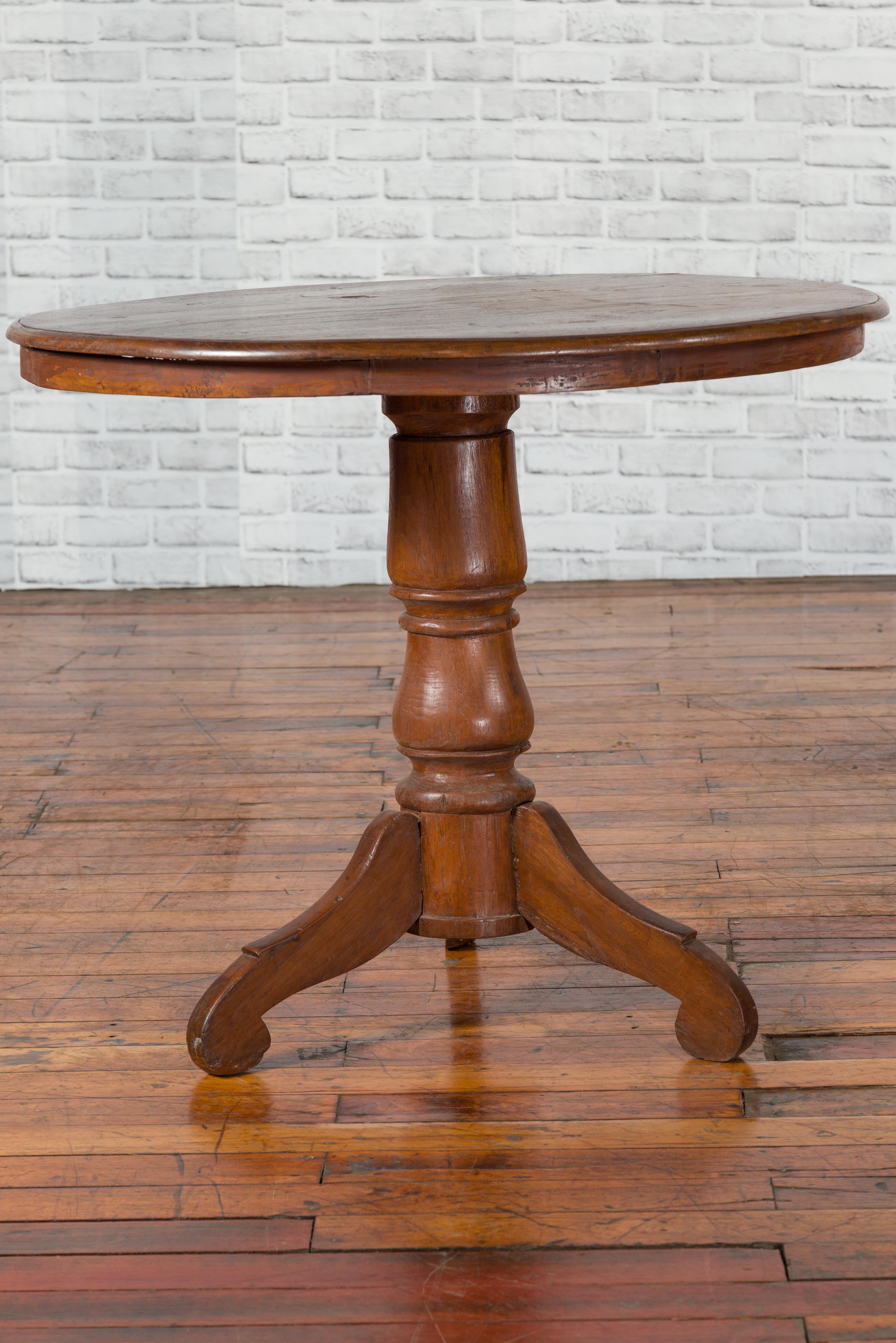 Vintage Dutch Colonial Indonesian Round Top Pedestal Table with Tripod Base For Sale 5