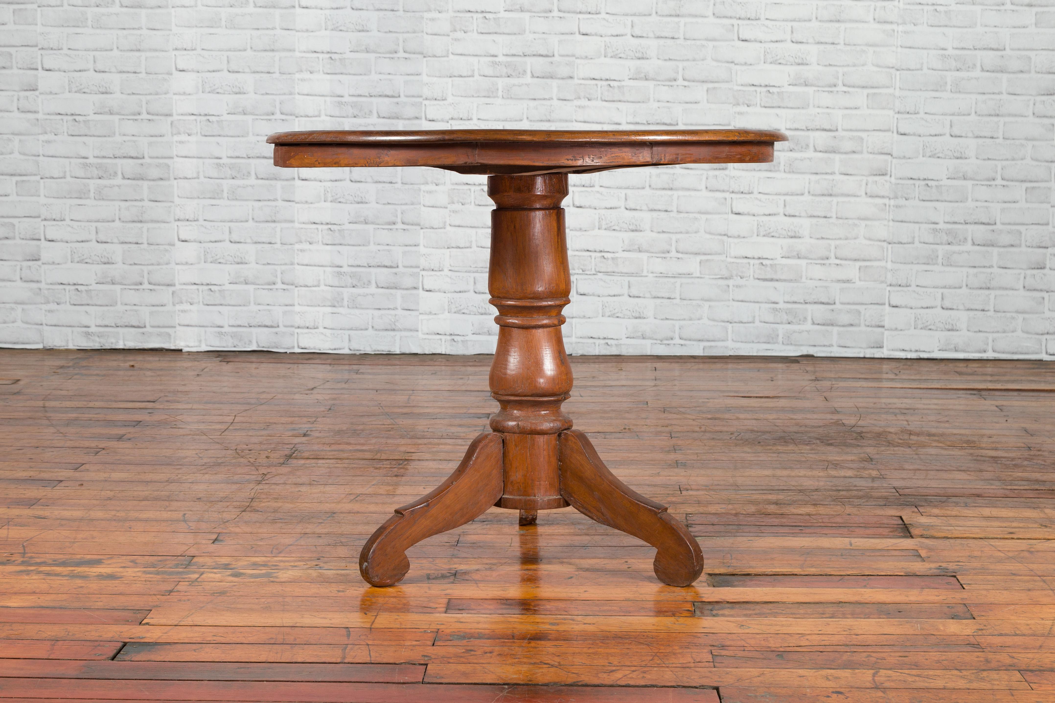Vintage Dutch Colonial Indonesian Round Top Pedestal Table with Tripod Base For Sale 1