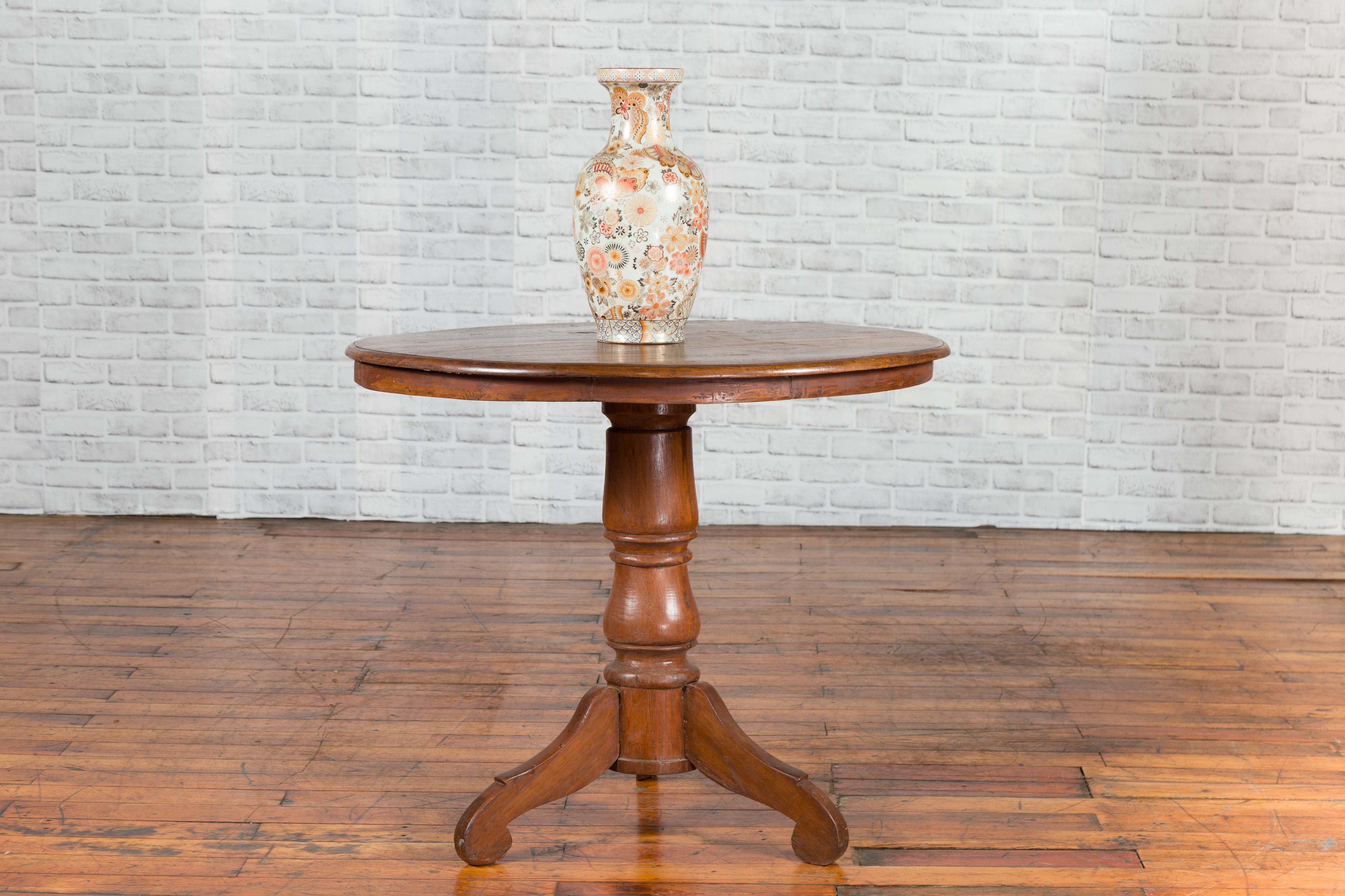 Vintage Dutch Colonial Indonesian Round Top Pedestal Table with Tripod Base For Sale 3