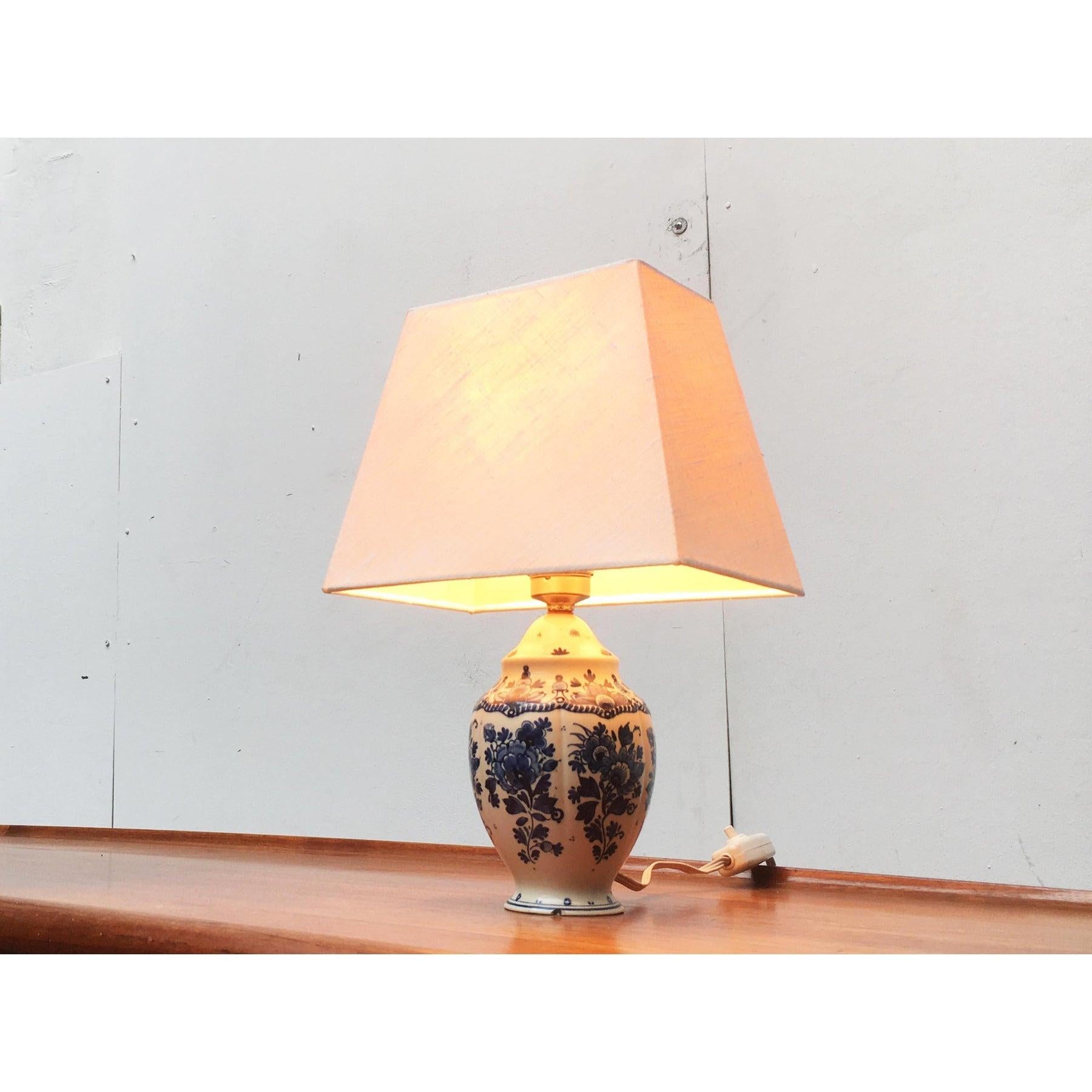 XX secolo Lampada da tavolo olandese vintage Delft Blue di Zenith, Gouda in vendita