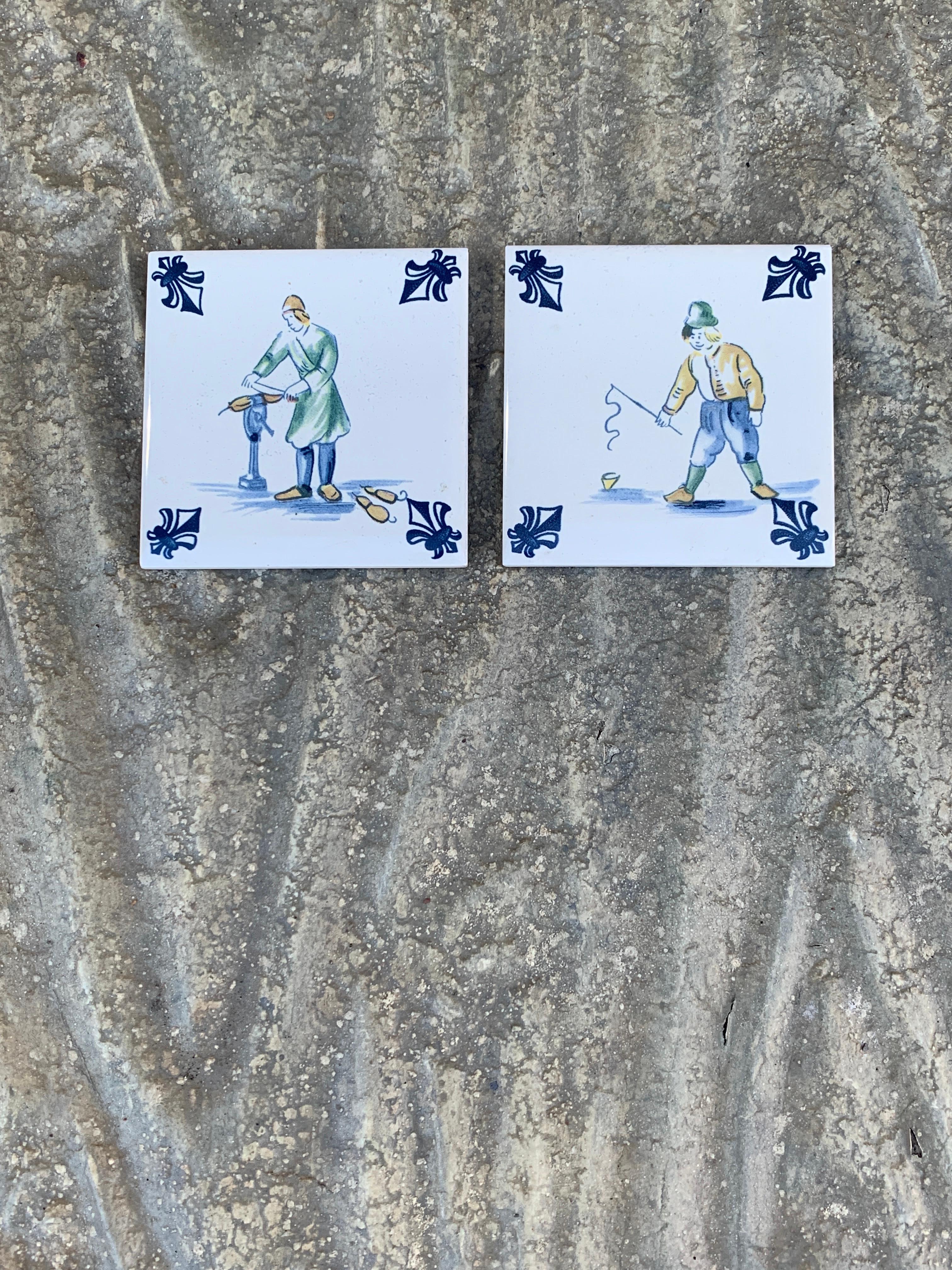 Vintage Dutch Delft Style Craftsmen Blaue und Weiße Kacheln, Paar (Französische Provence) im Angebot