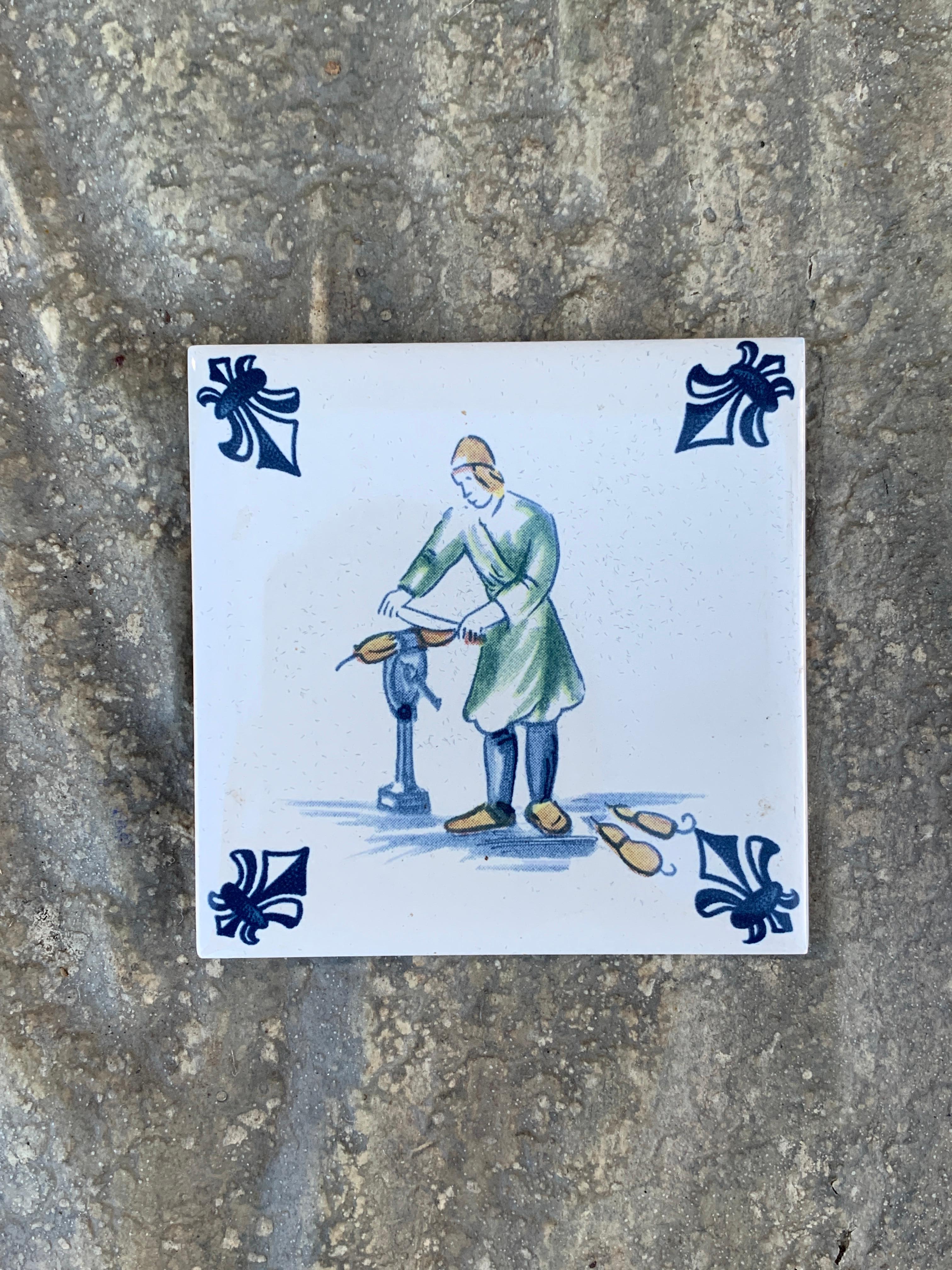 Vintage Dutch Delft Style Craftsmen Blaue und Weiße Kacheln, Paar im Zustand „Gut“ im Angebot in Elkhart, IN