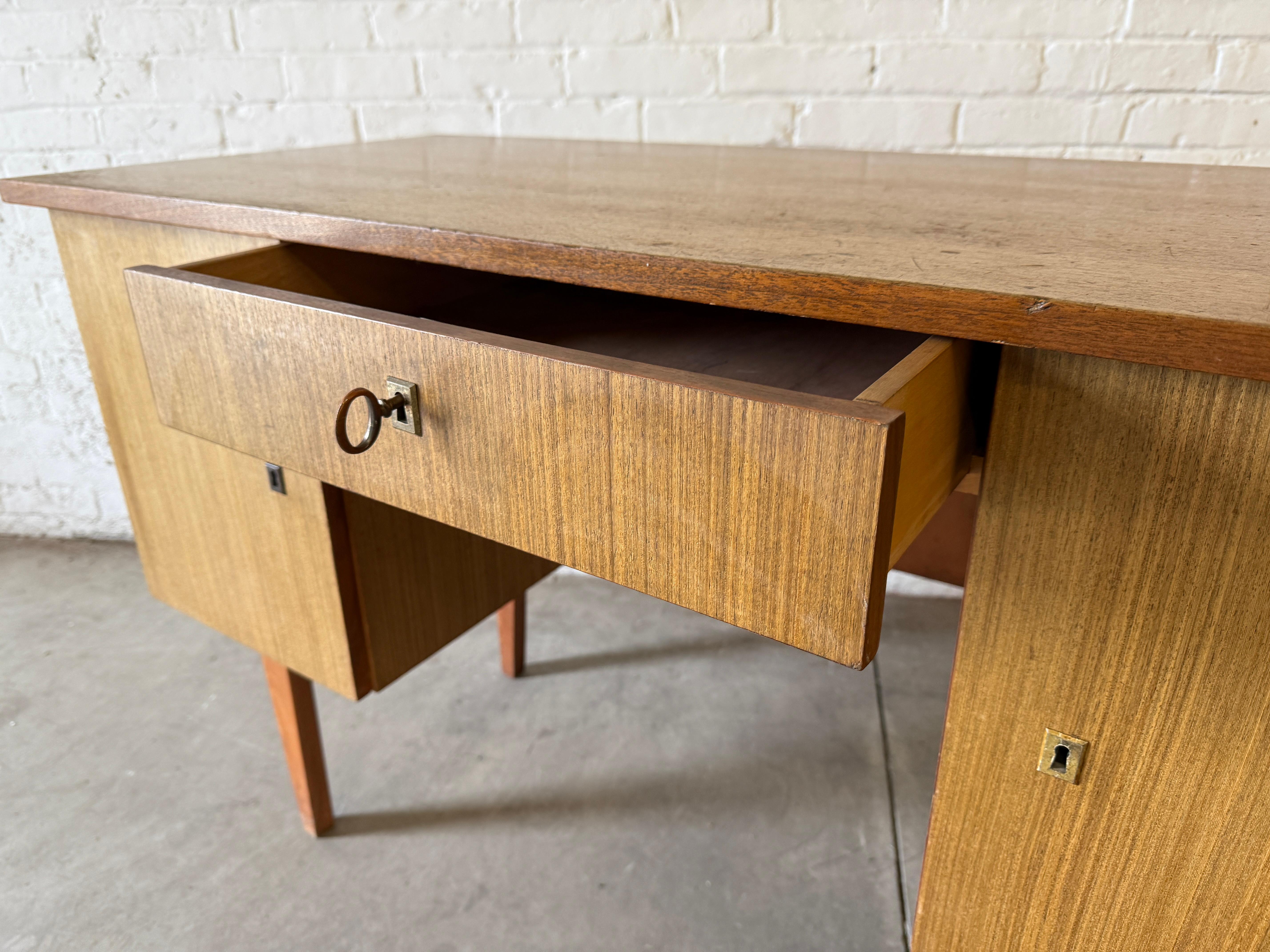 Scrivania Vintage By in vendita 1