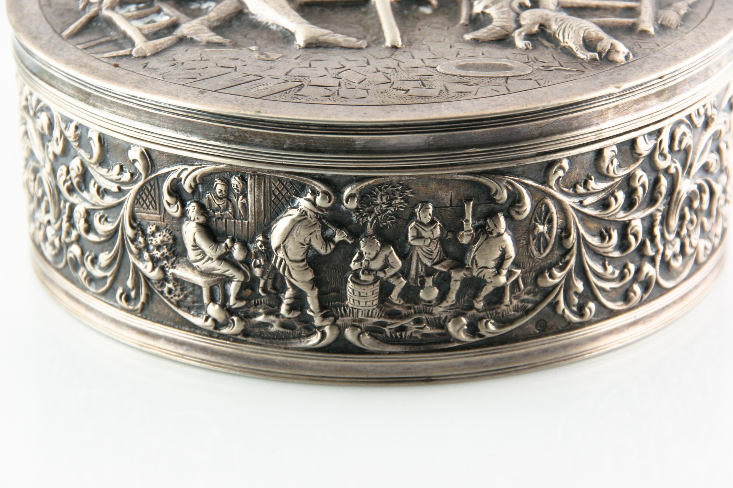 Vintage Dutch Fine Silver Repousse Trinket Box 'before 1953' In Good Condition For Sale In Sherman Oaks, CA