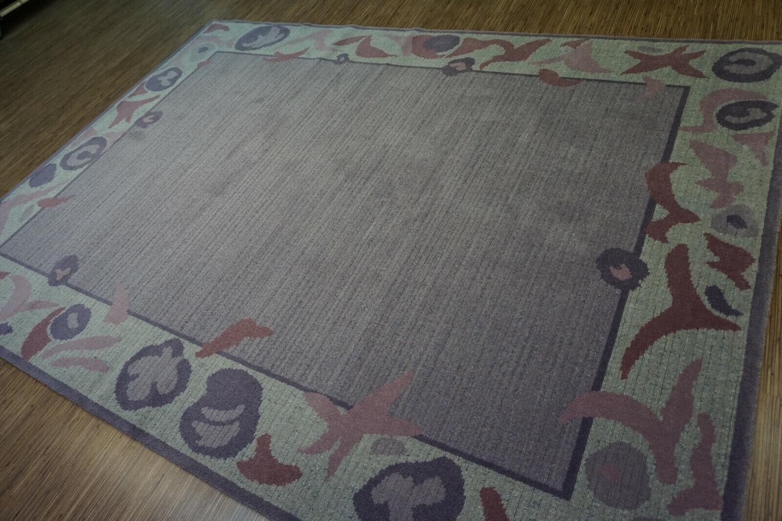 Vintage Dutch Geometric Purple B&C Rug

This vintage Dutch geometric purple B&C rug is a stunning piece of decor that will add a touch of color and style to your home. Made in Holland in the 1970s, this rug is crafted from acrylic, a synthetic