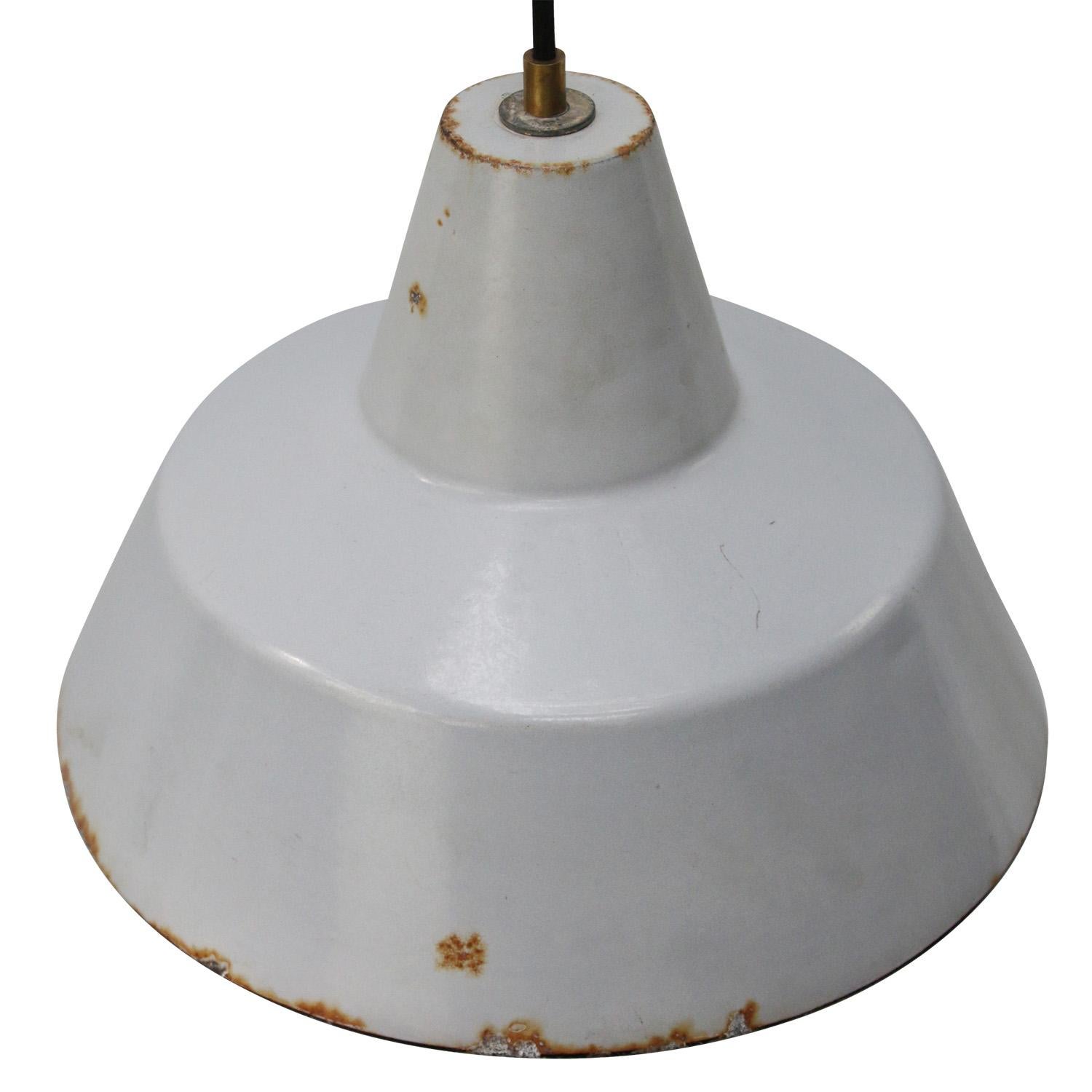 Dutch industrial hanging lamp by Philips
Grey enamel white interior

Weight: 2.00 kg / 4.4 lb

Priced per individual item. All lamps have been made suitable by international standards for incandescent light bulbs, energy-efficient and LED