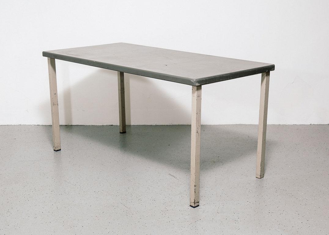 Dutch made cool and robust linoleum top dining table.

Manufactured by Ahrend ODA in the 1960s.