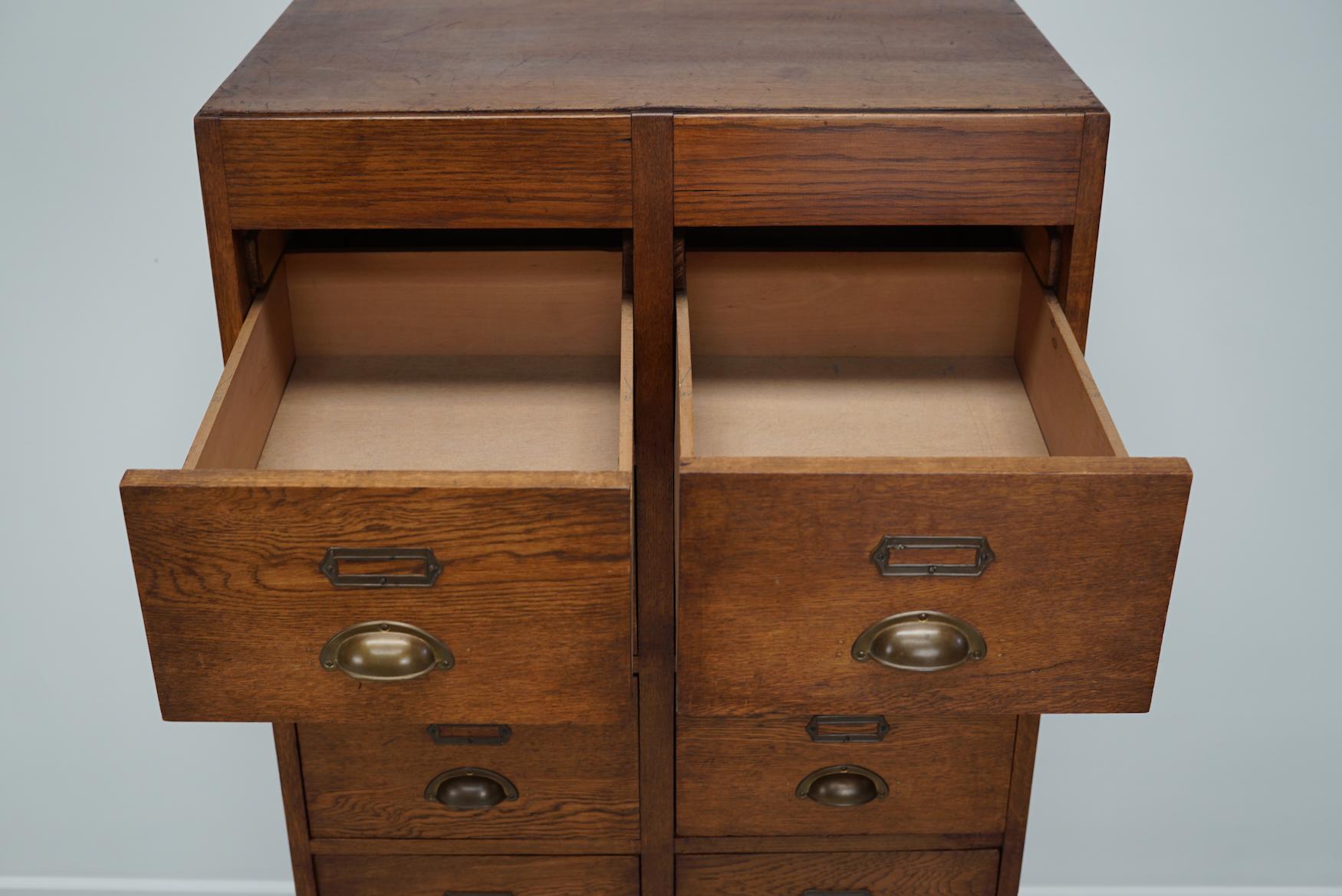 Meuble d'apothicaire / classeur vintage en Oak Oak, années 1930 en vente 4